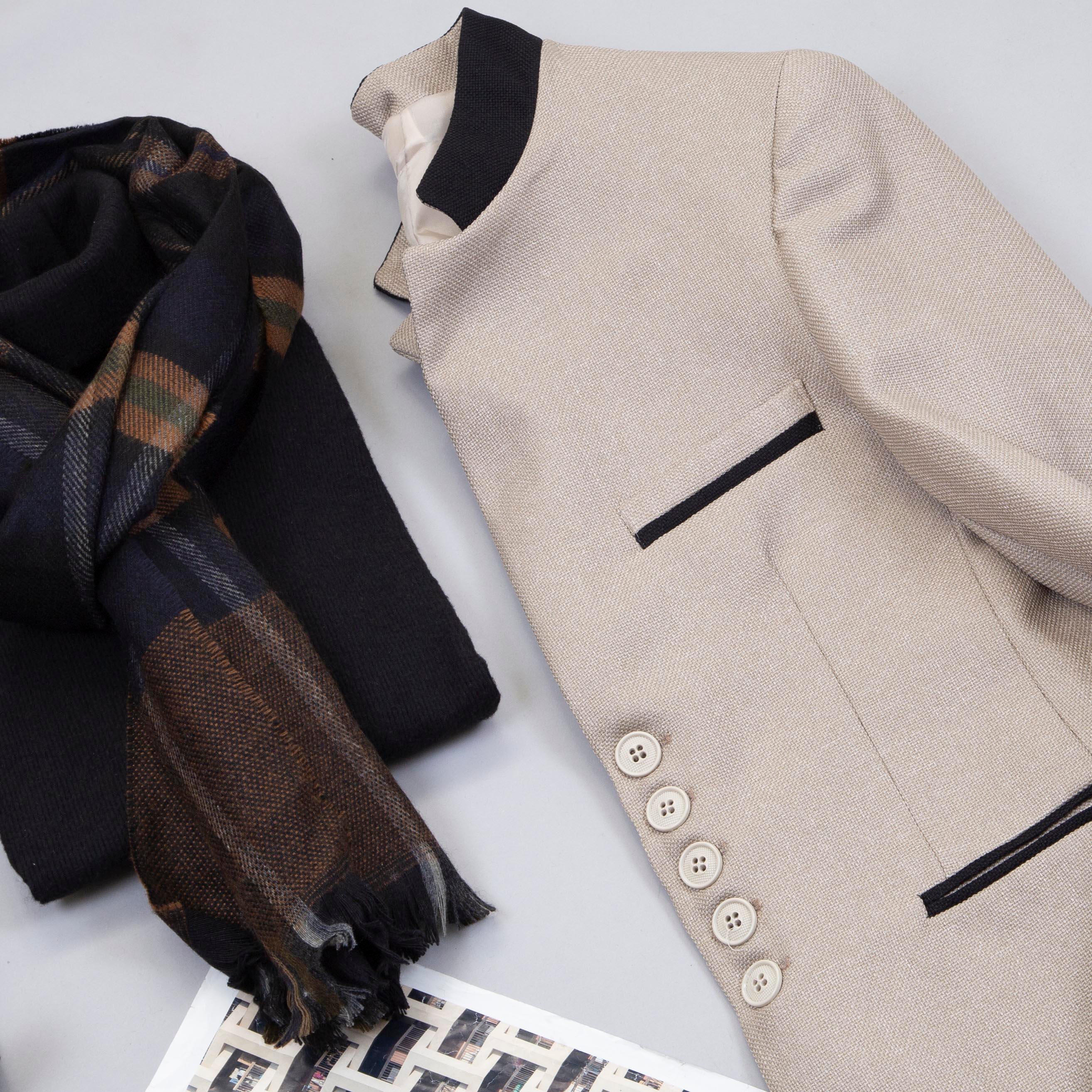 Bej Dik Yaka Blazer Ceket Boğazlı Body Pantolon Atkı Bot Kombin