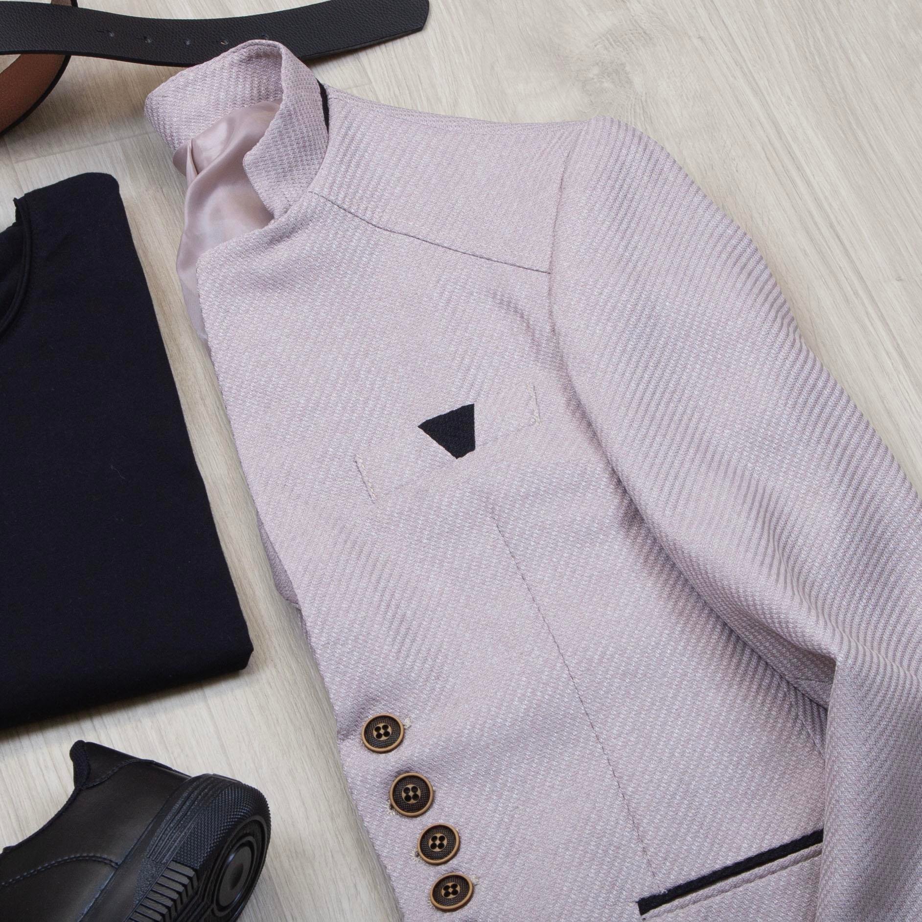 Bej Dik Yaka Blazer Ceket Tişört Pantolon Ayakkabı Kombin