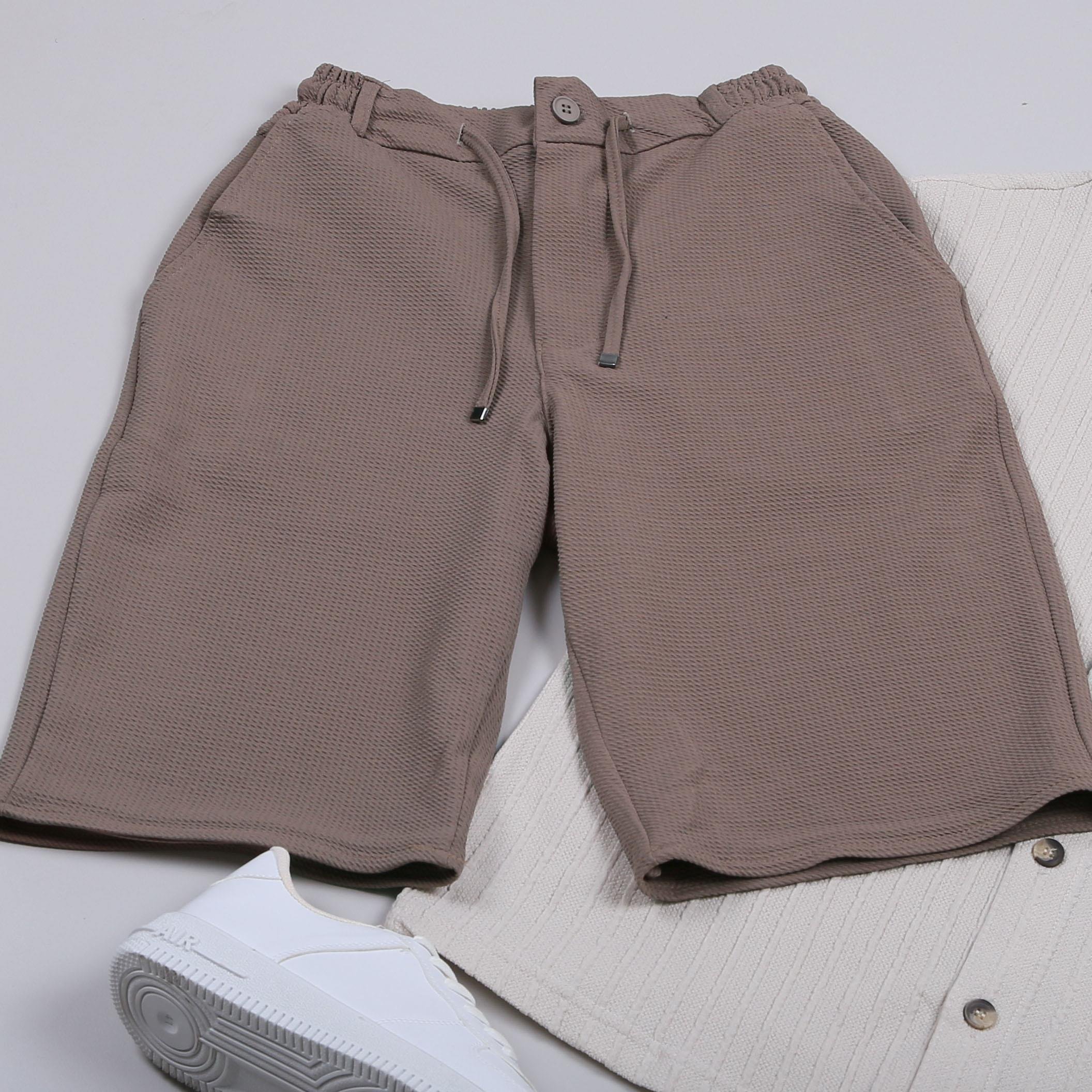 Bej Gömlek Kahve Şort Ayakkabı Kombin