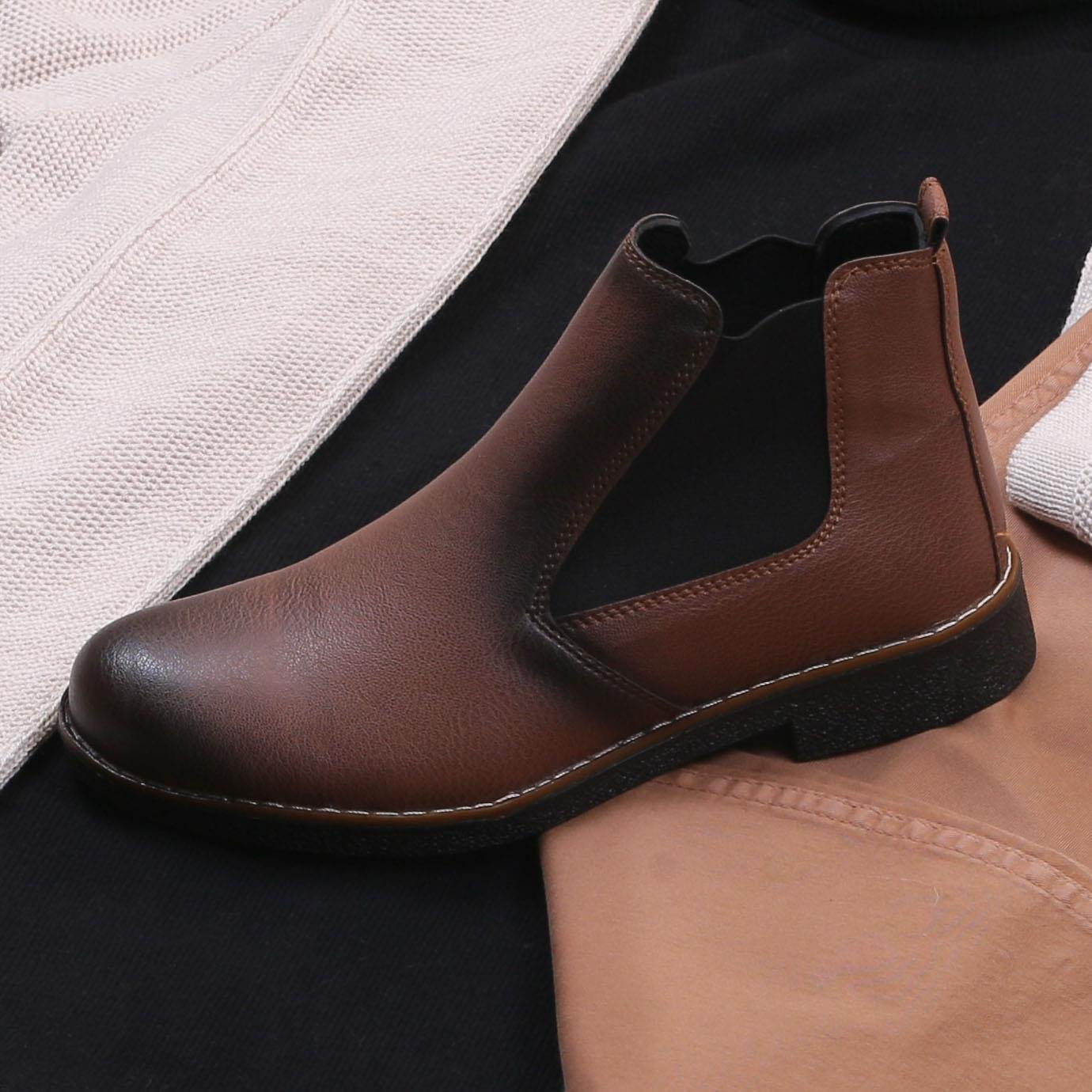 Bej Kapşonlu Hırka Boğazlı Body Pantolon Bot Kombin