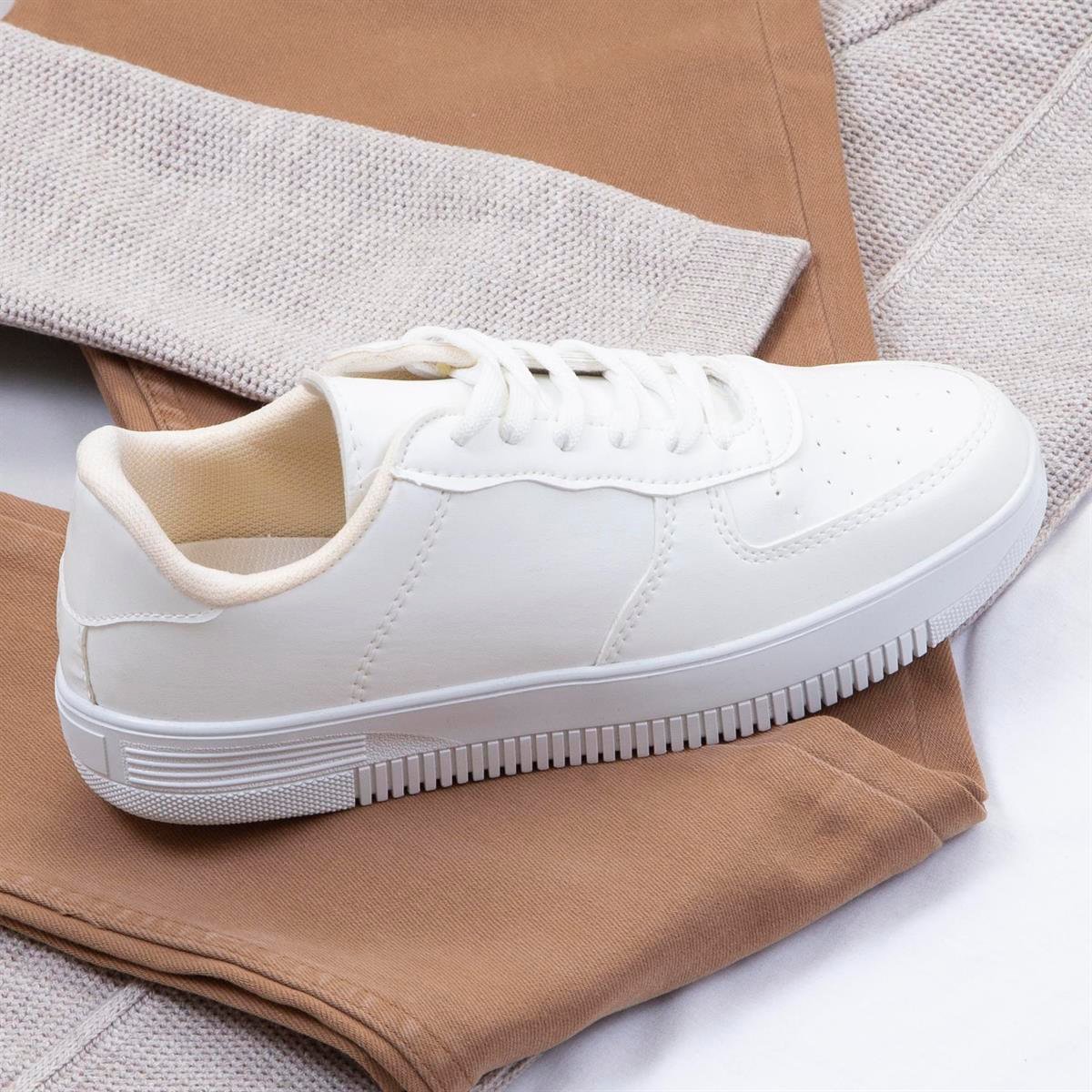 Bej Kapşonlu Hırka Tişört Pantolon Ayakkabı Kombin