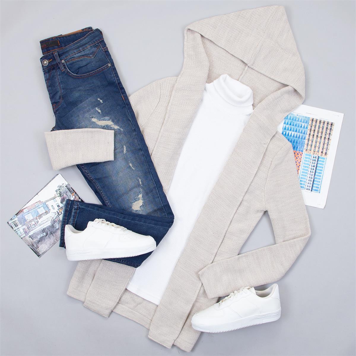 Bej Kapşonlu Hırka Tişört Pantolon Ayakkabı Kombin