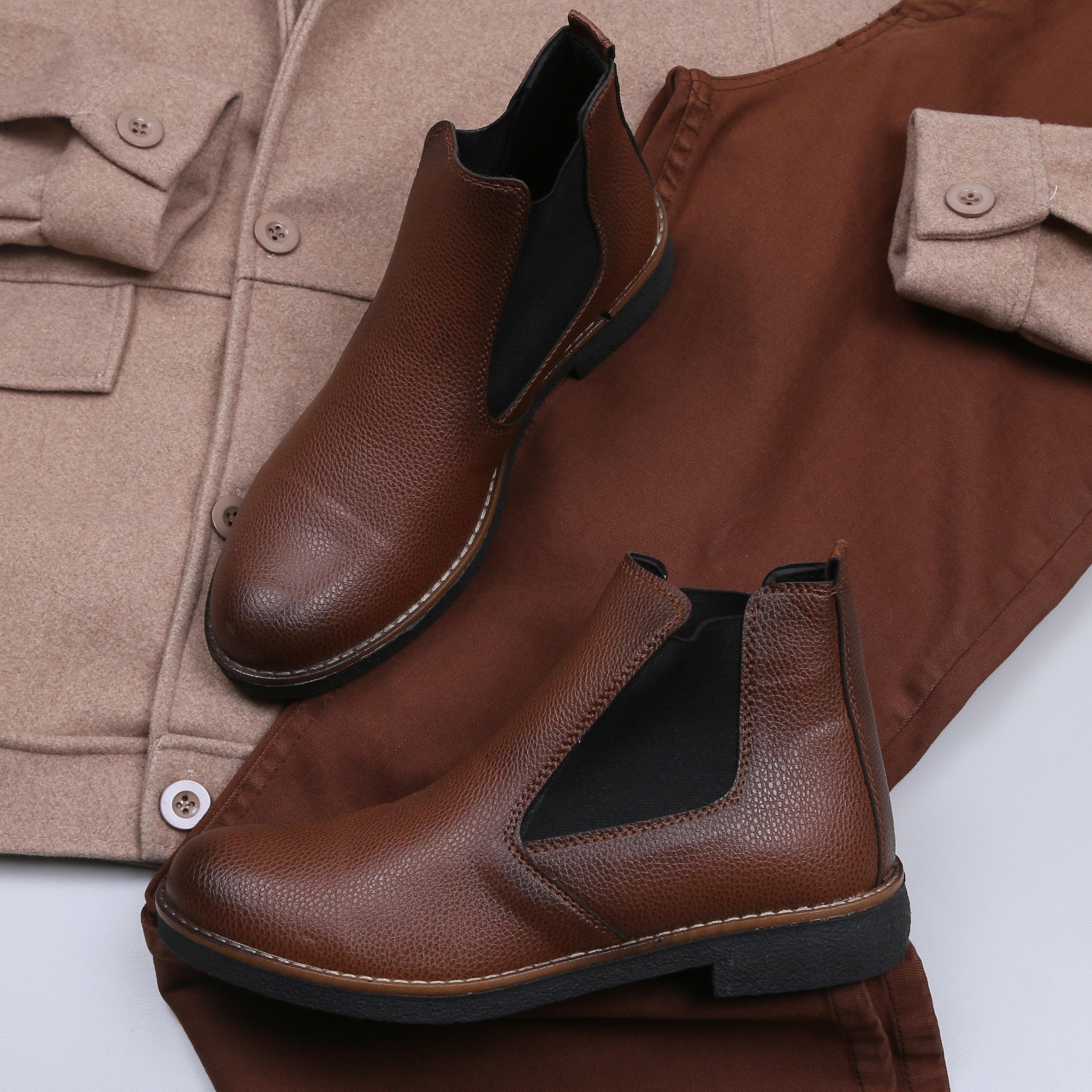 Bej Kaşe Ceket Boğazlı Body Kot Pantolon Bot Kombini