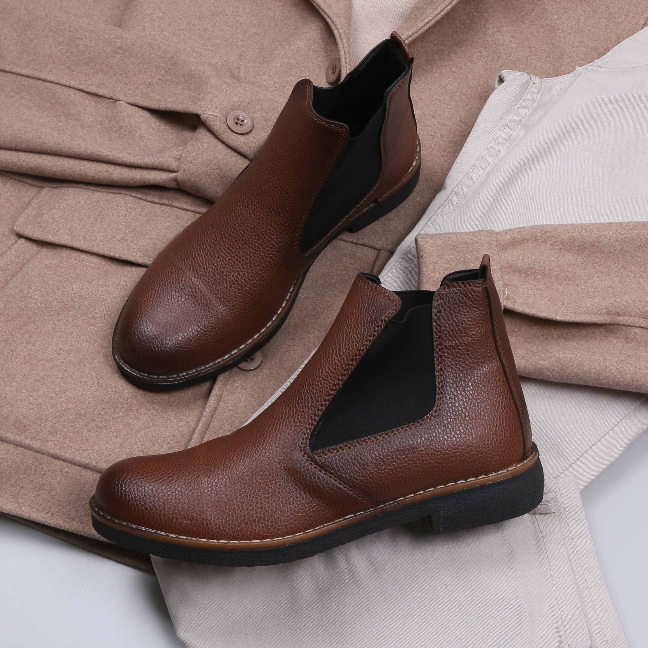 Bej Kaşe Ceket Boğazlı Body Kot Pantolon Bot Kombini