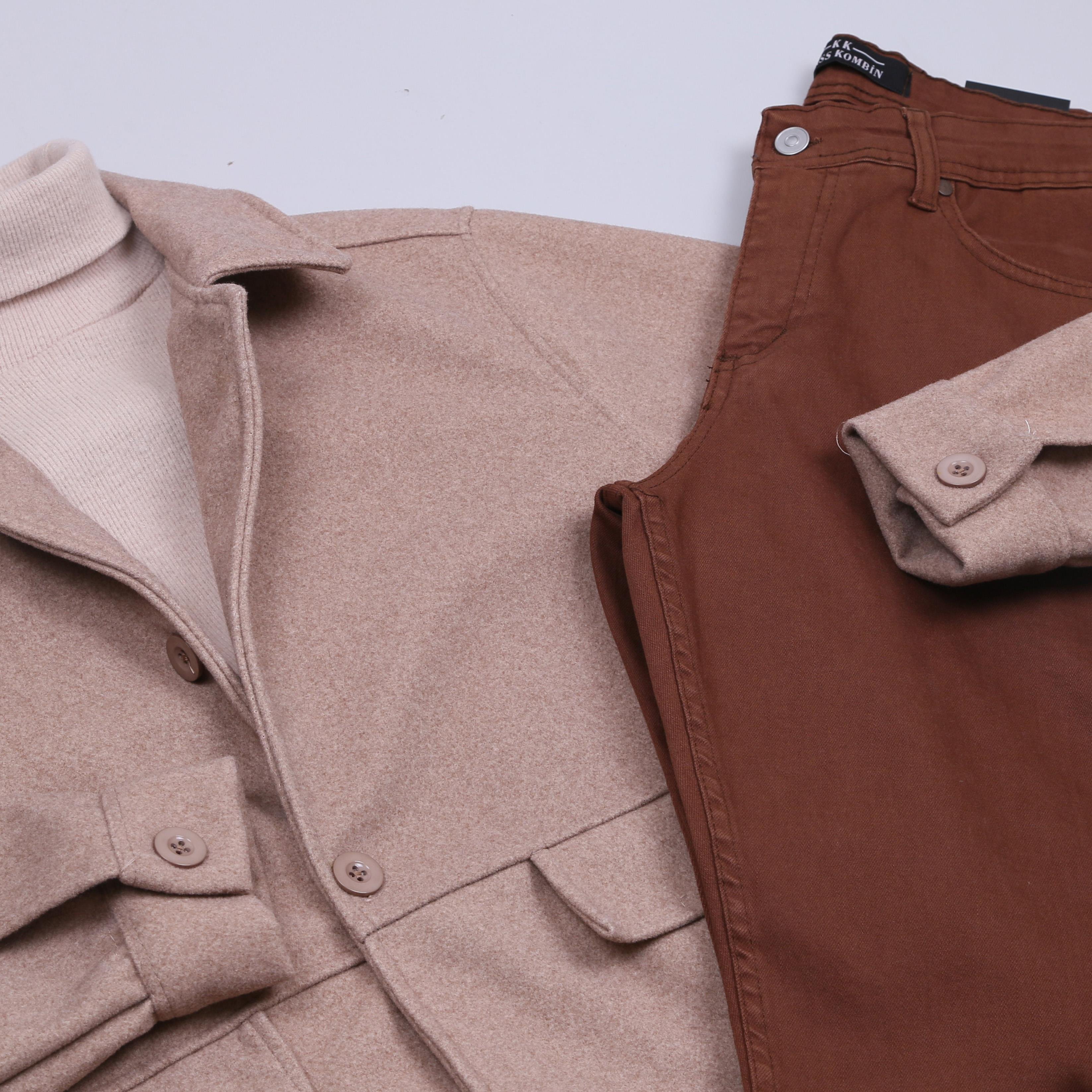 Bej Kaşe Ceket Boğazlı Body Kot Pantolon Bot Kombini