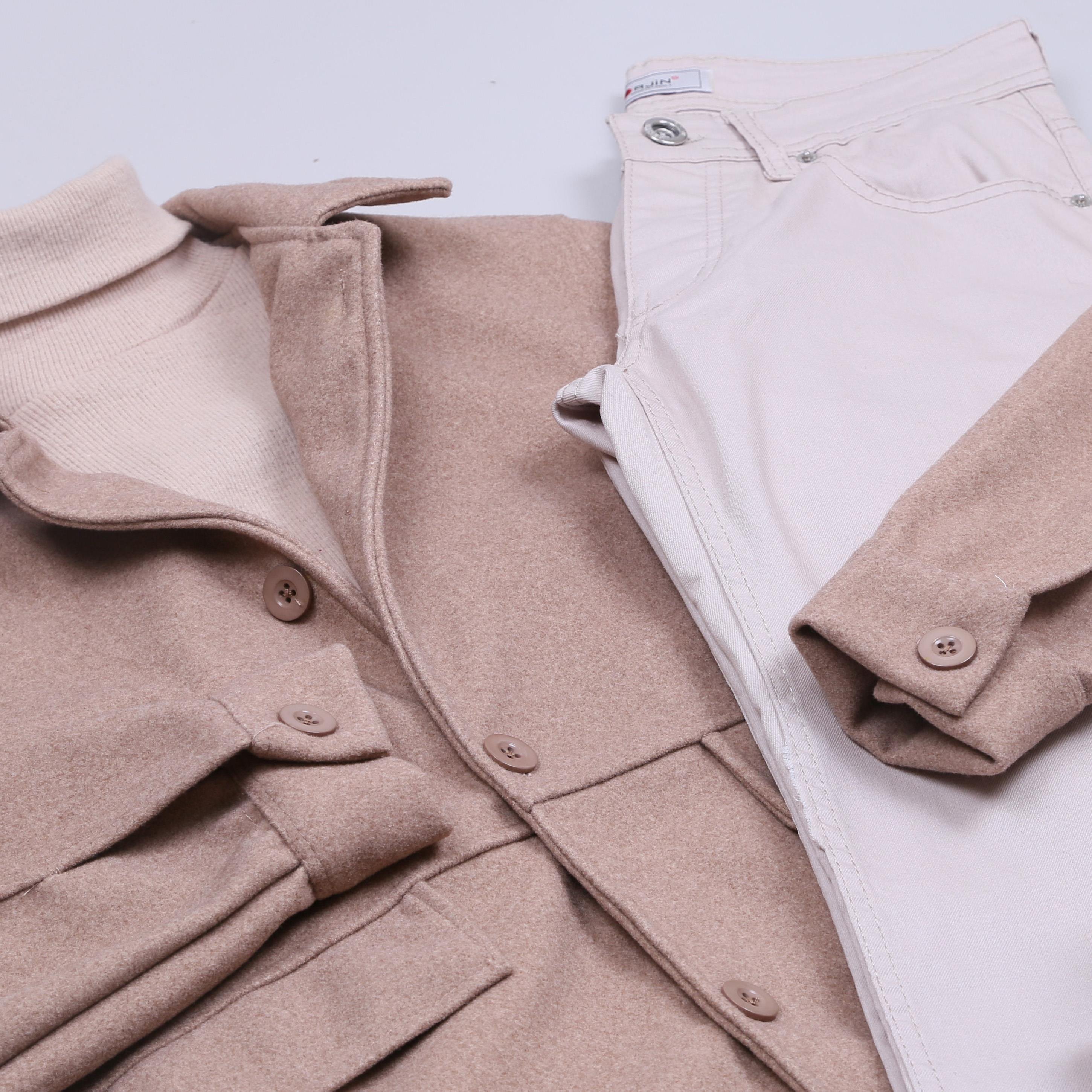 Bej Kaşe Ceket Boğazlı Body Kot Pantolon Bot Kombini