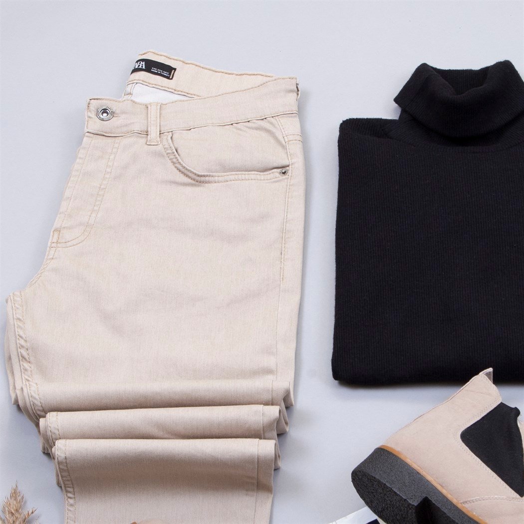 Bej Kaşe Ceket Tişört Pantolon Ayakkabı Kombin