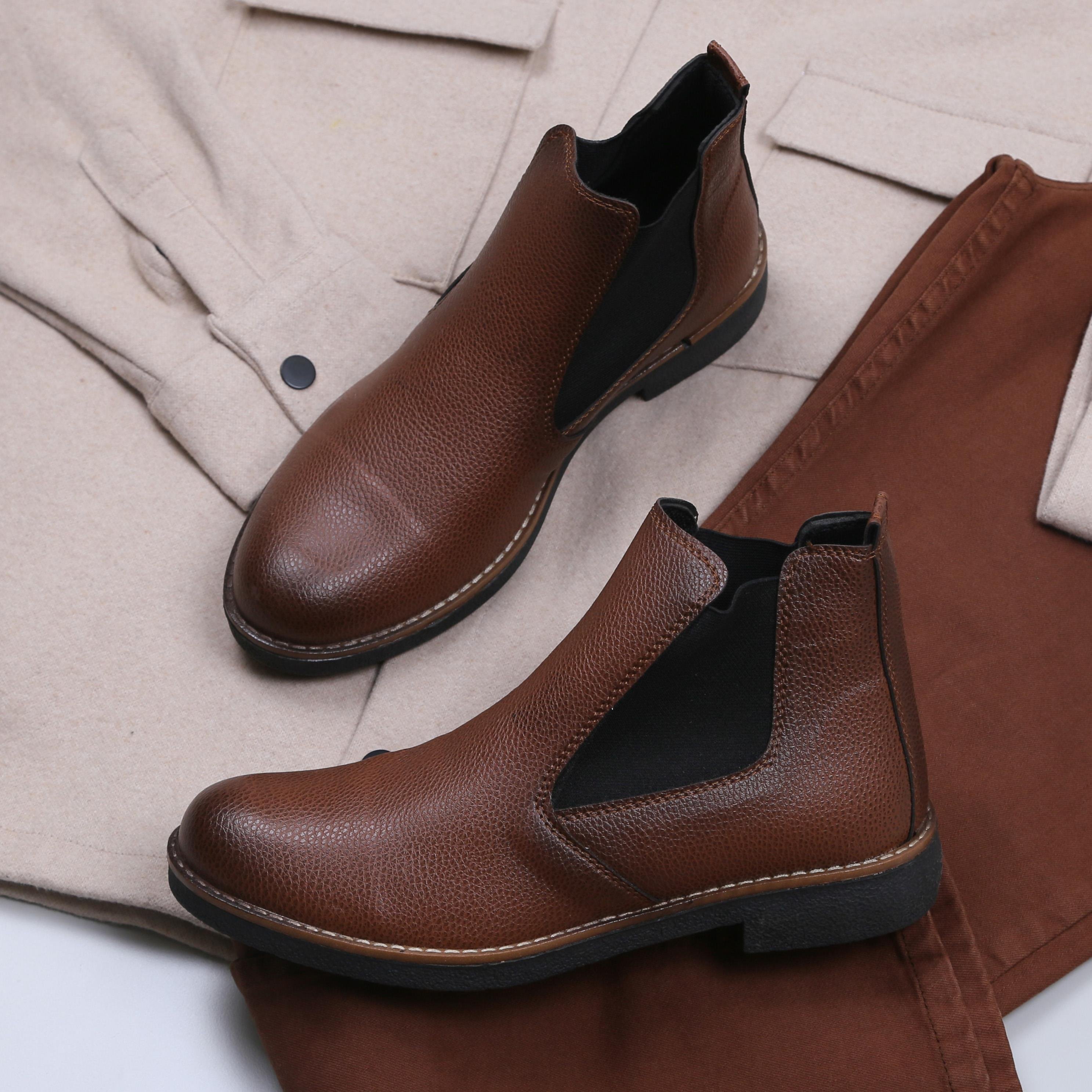 Bej Kaşe Gömlek Boğazlı Body Pantolon Bot Kombin