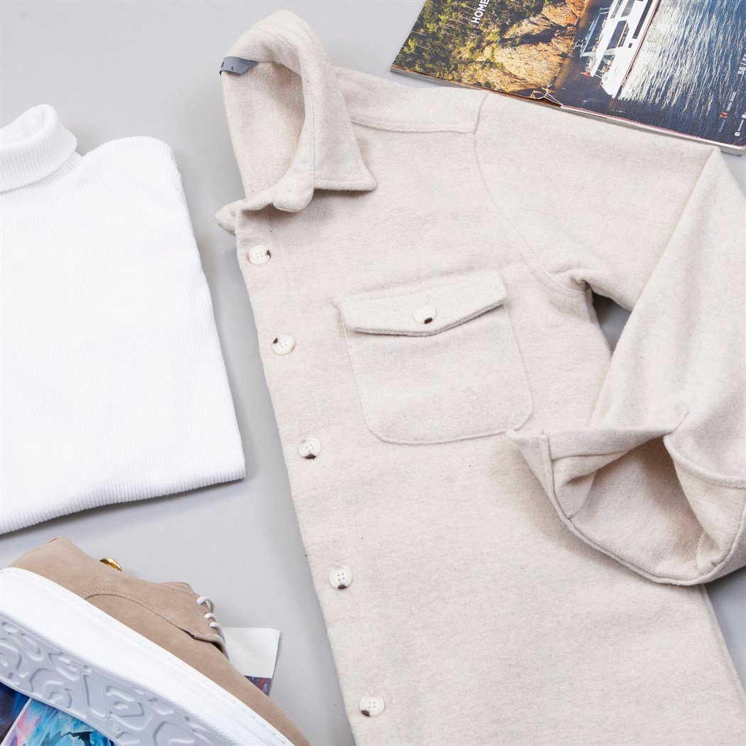 Bej Kaşe Gömlek Boğazlı Kazak Pantolon Ayakkabı Kombin