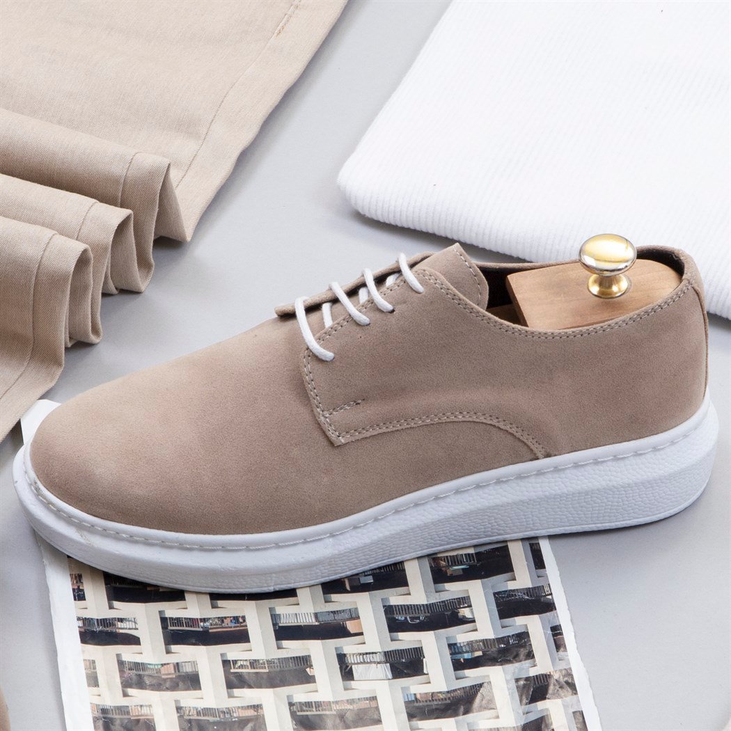 Bej Kaşe Gömlek Boğazlı Kazak Pantolon Ayakkabı Kombin