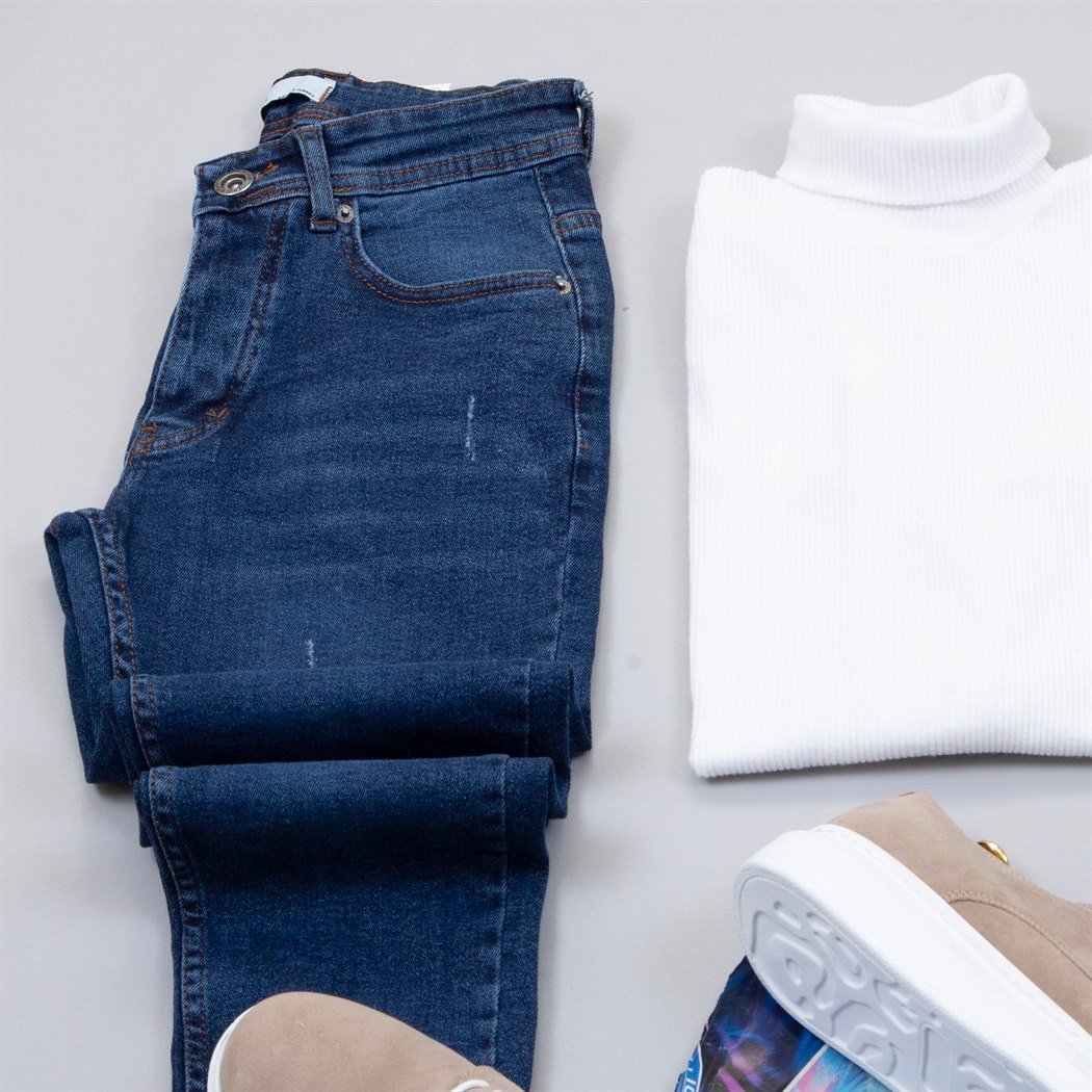 Bej Kaşe Gömlek Boğazlı Kazak Pantolon Ayakkabı Kombin