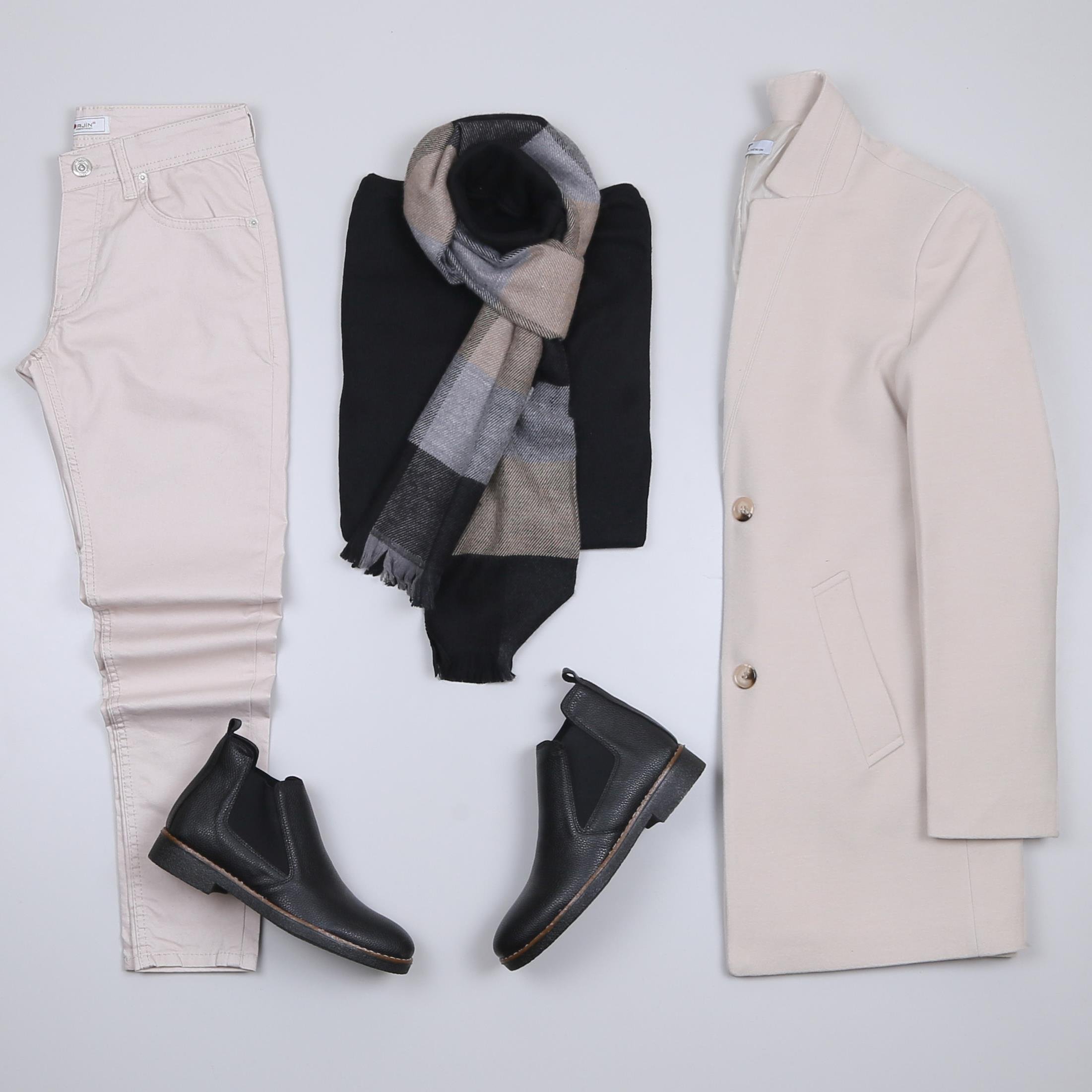 Bej Kaşe Kaban Boğazlı Body Kot Pantolon Bot Kombini