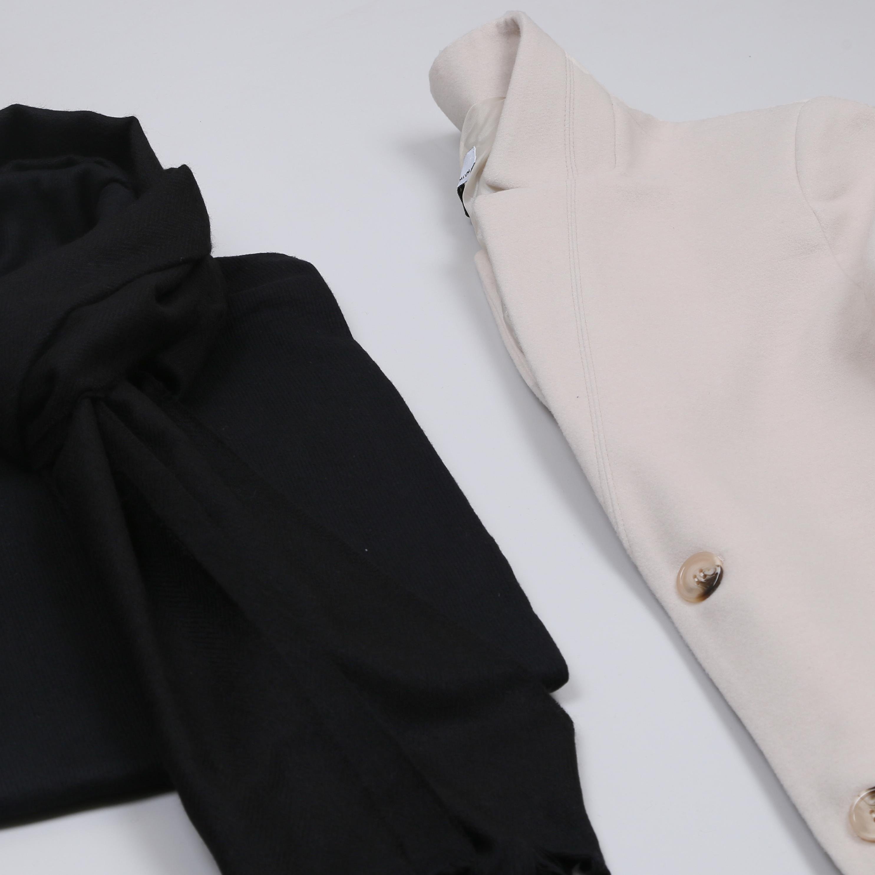 Bej Kaşe Kaban Boğazlı Body Kot Pantolon Bot Kombini