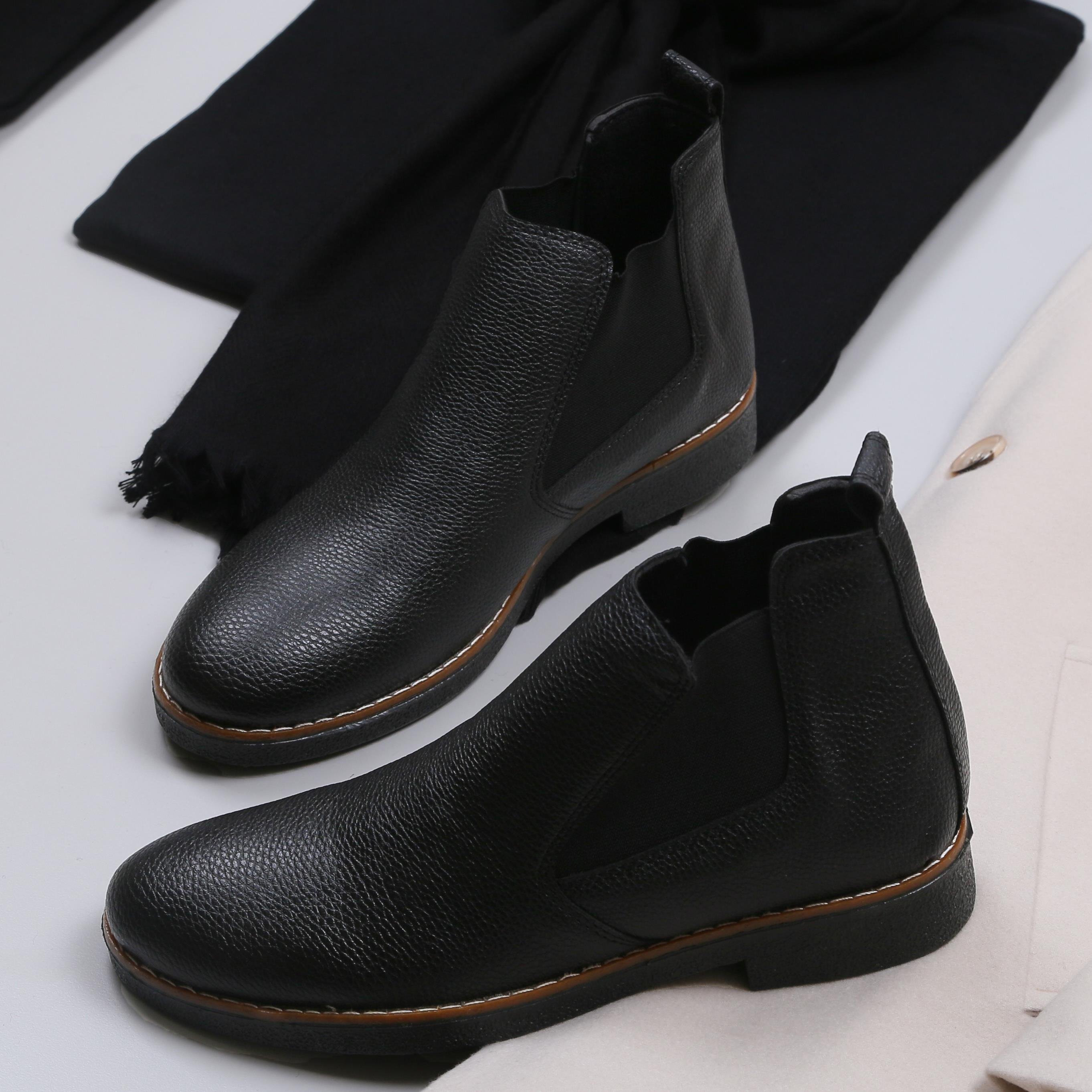 Bej Kaşe Kaban Boğazlı Body Kot Pantolon Bot Kombini