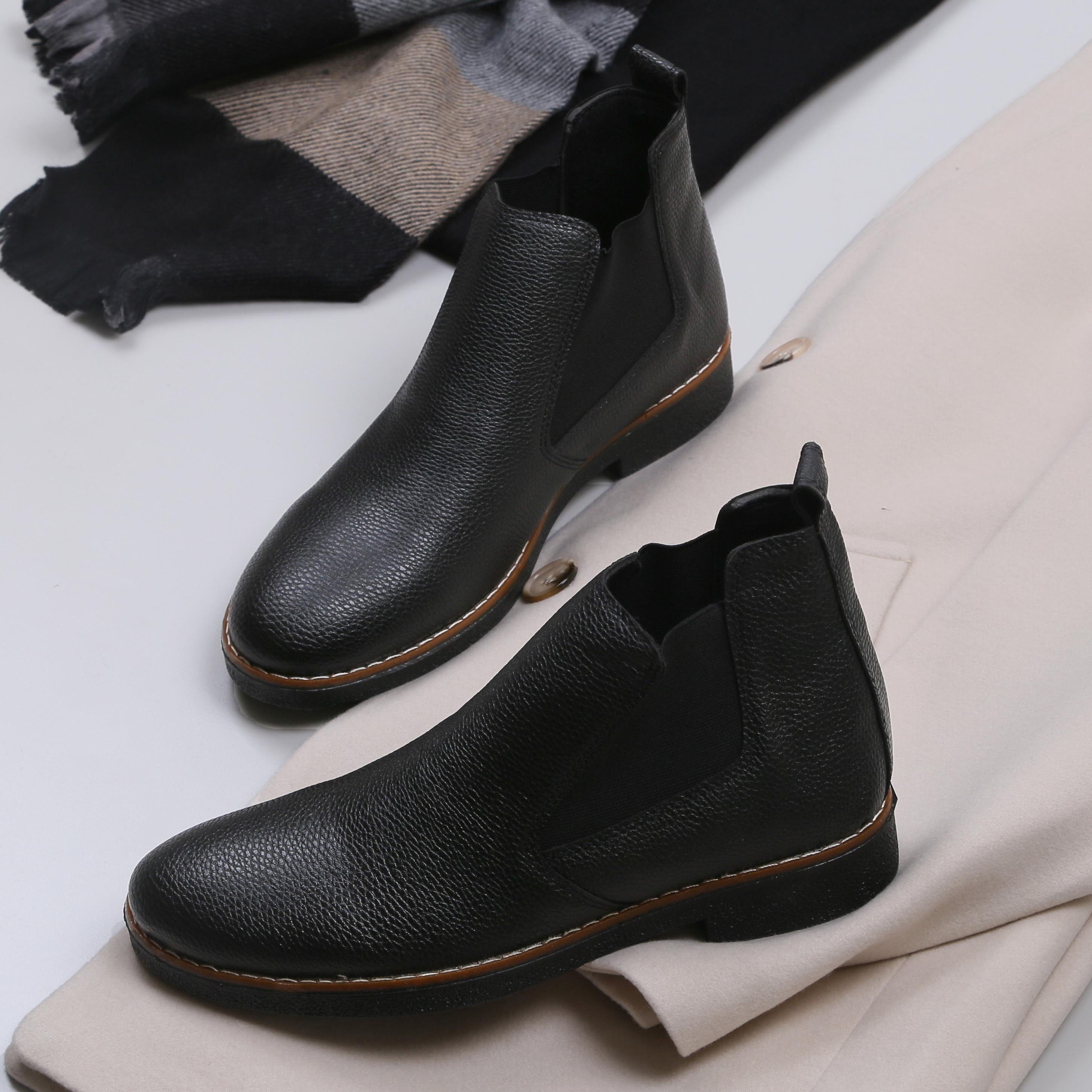 Bej Kaşe Kaban Boğazlı Body Kot Pantolon Bot Kombini