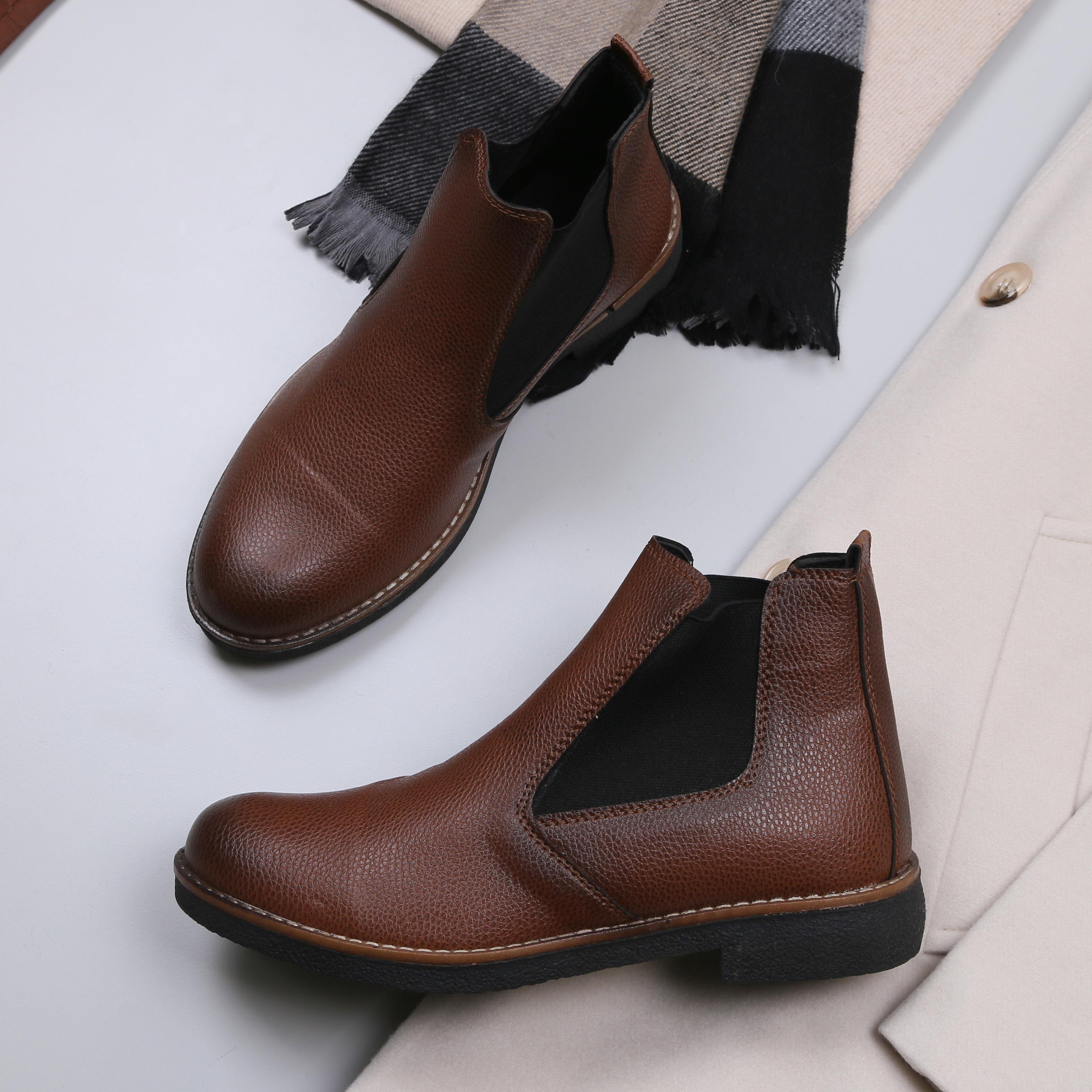 Bej Kaşe Kaban Boğazlı Body Kot Pantolon Bot Kombini