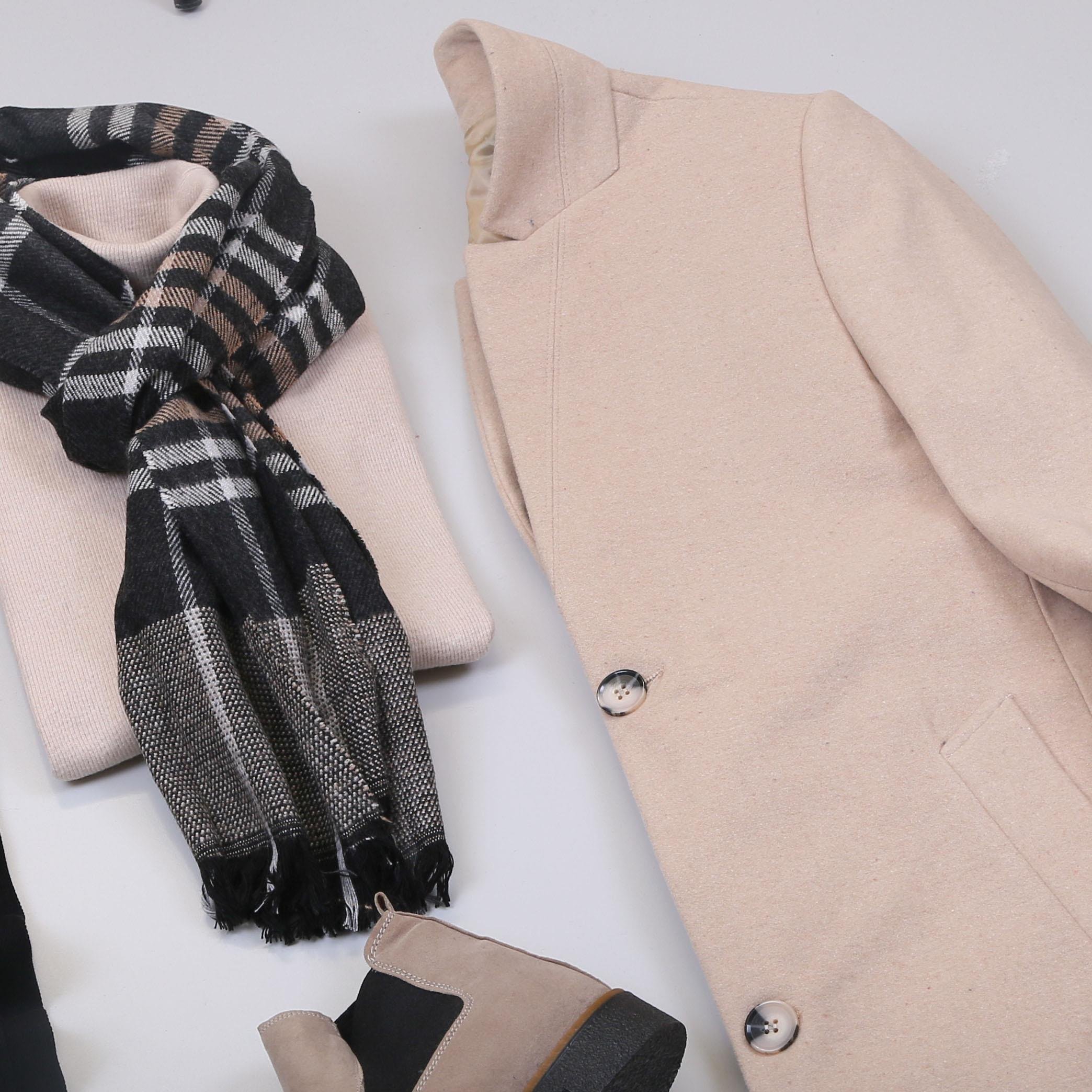 Bej Kaşe Kaban Boğazlı Body Pantolon Bot Kombin