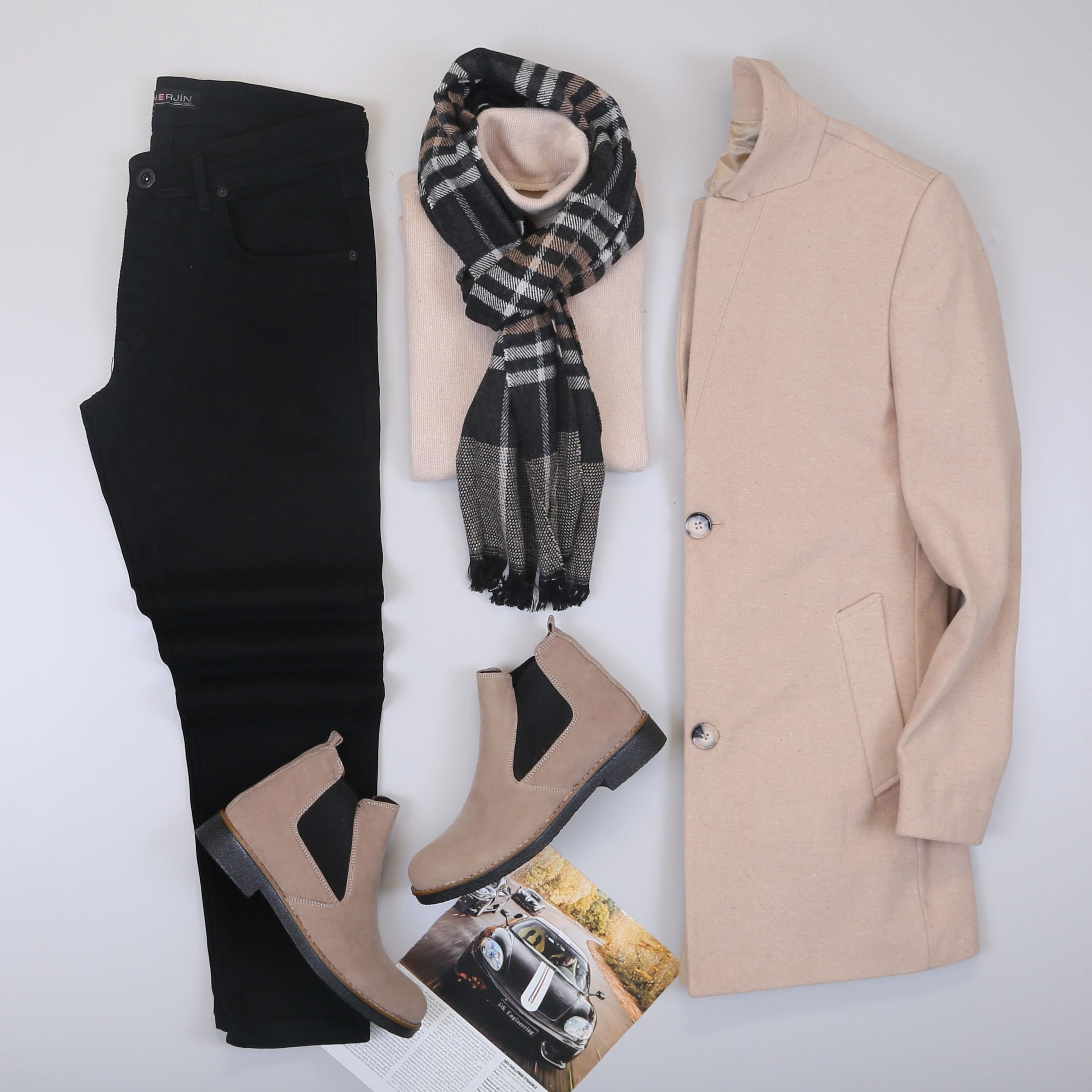 Bej Kaşe Kaban Boğazlı Body Pantolon Bot Kombin