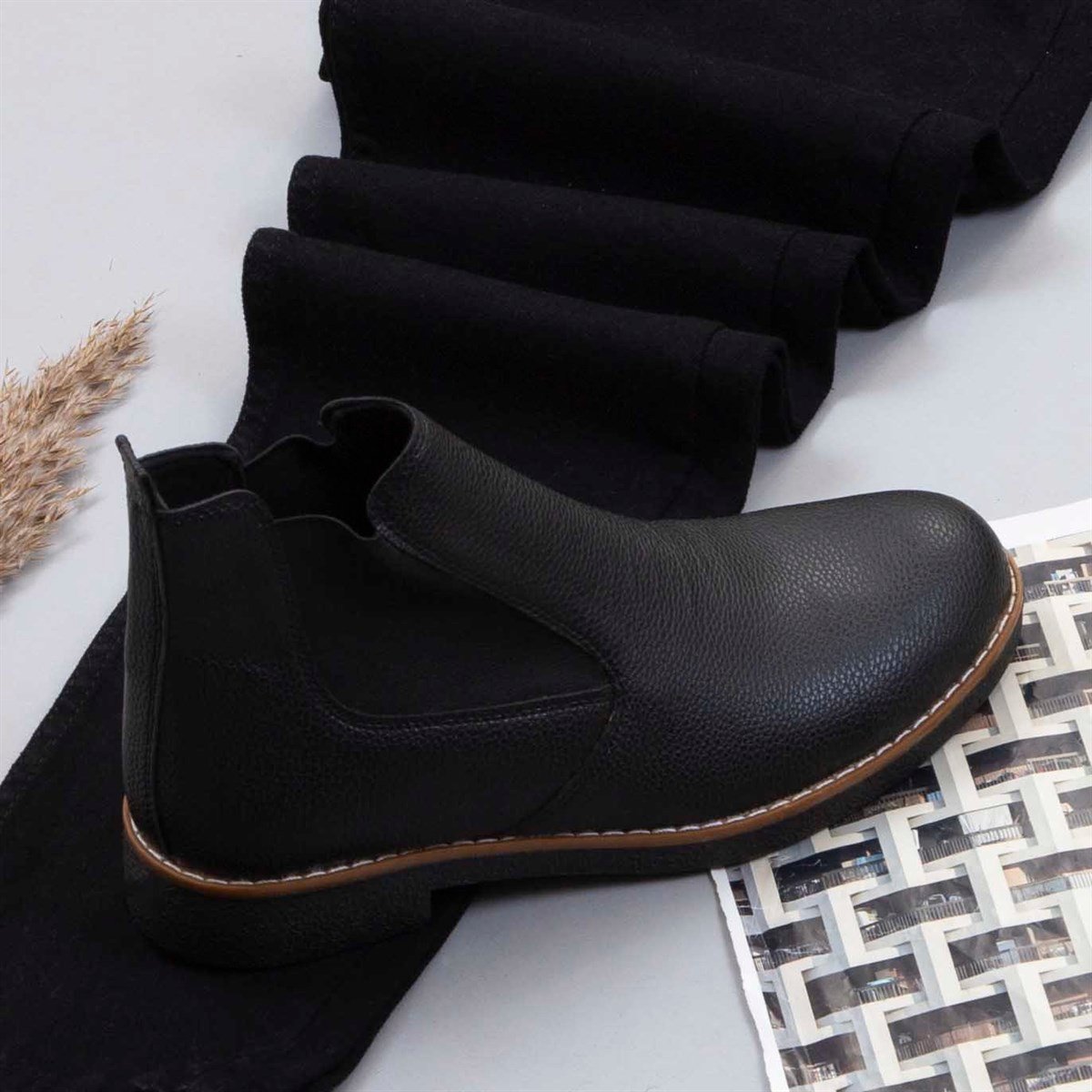 Bej Kaşe Kaban Boğazlı Kazak Pantolon Atkı Bot Kombin