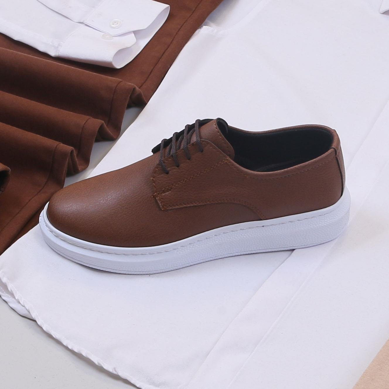 Bej Kaşe Kaban Gömlek Pantolon Ayakkabı Kombin