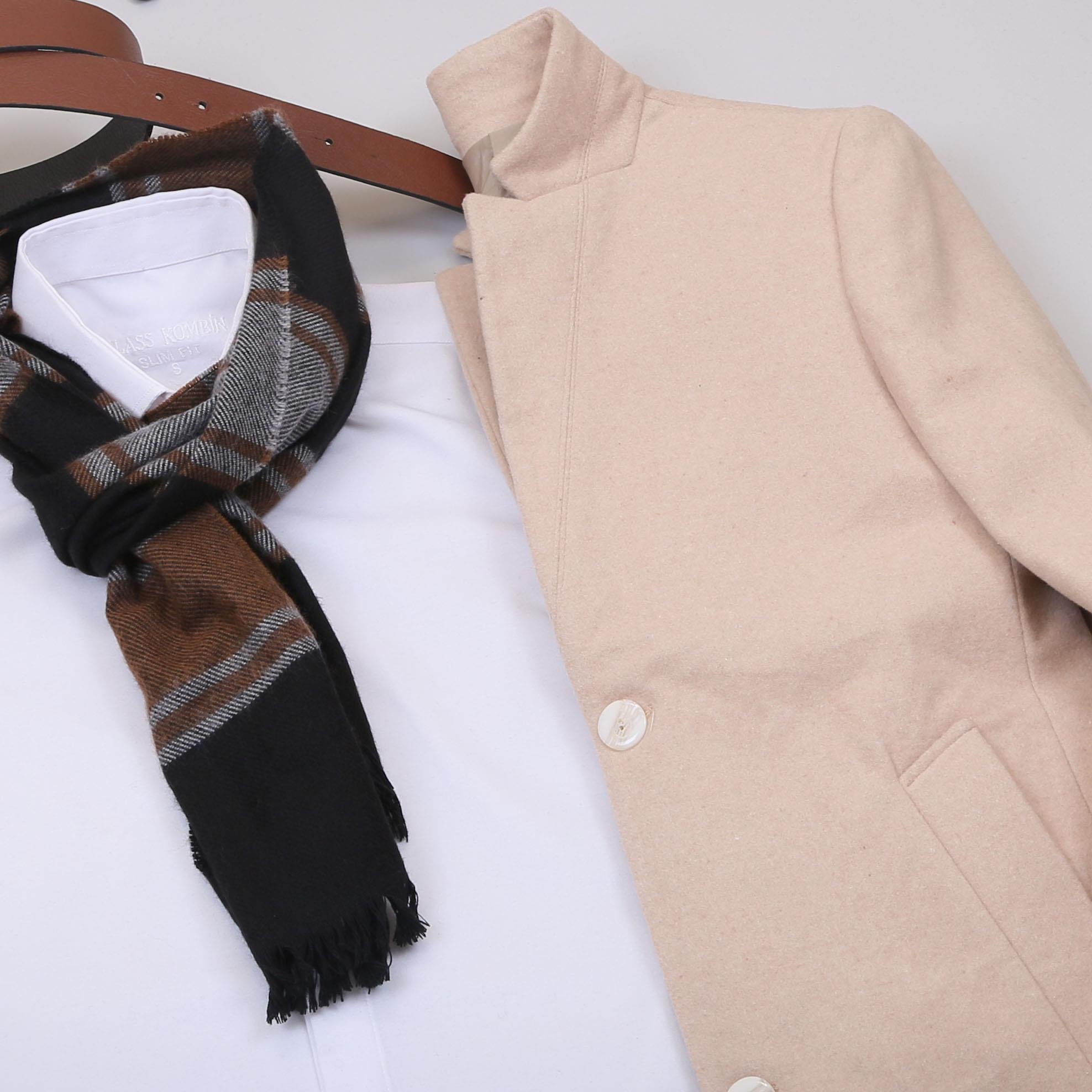 Bej Kaşe Kaban Gömlek Pantolon Ayakkabı Kombin