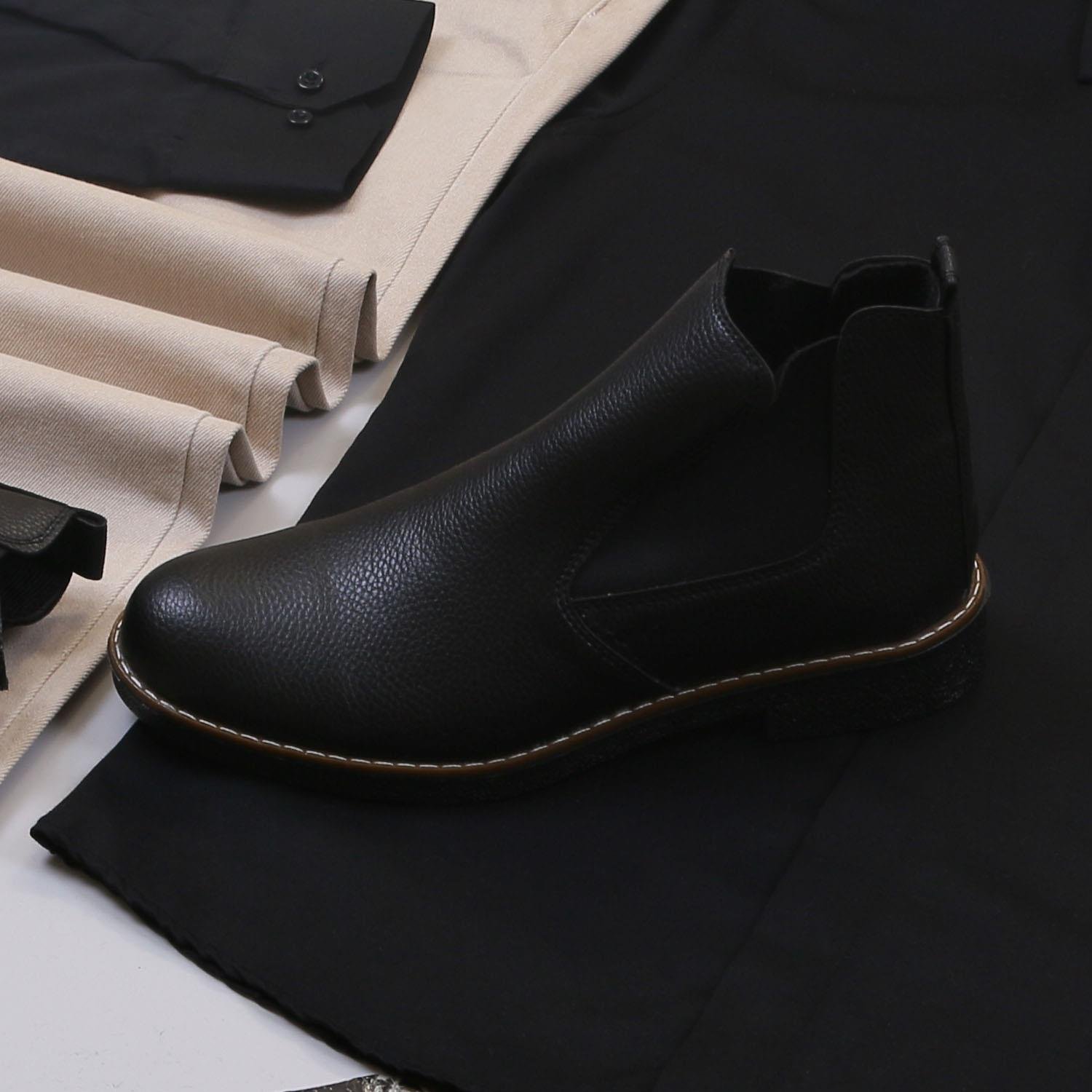 Bej Kaşe Kaban Gömlek Pantolon Bot Kombin