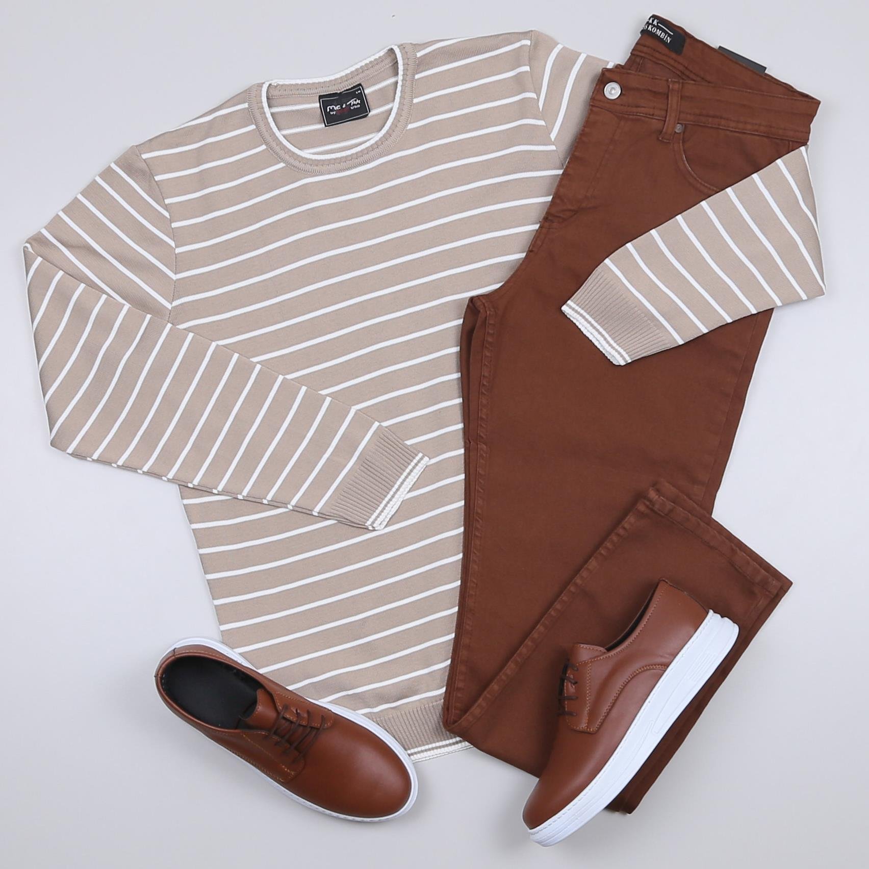 Bej Kazak Kot Pantolon Ayakkabı Kombini