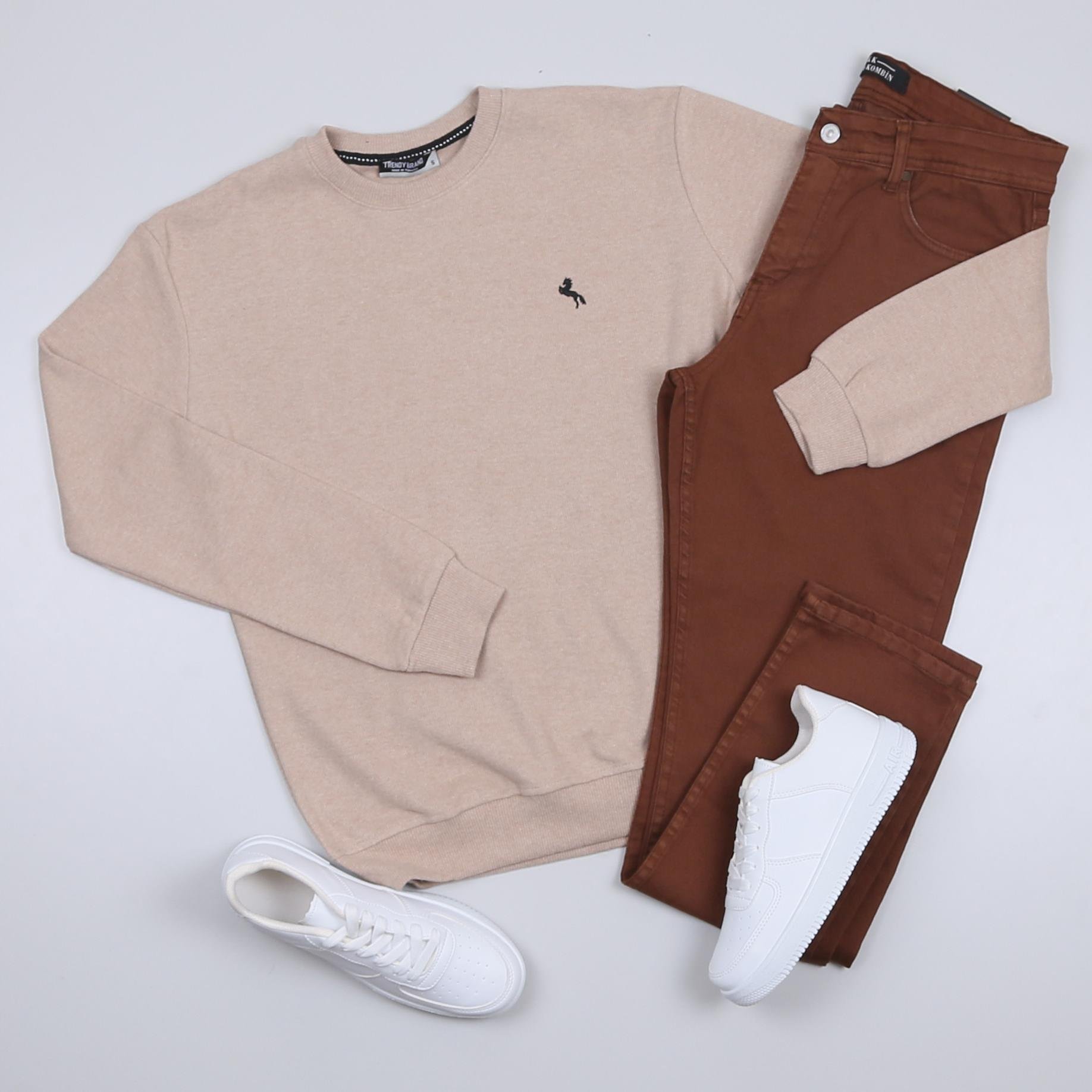 Bej Kazak Kot Pantolon Ayakkabı Kombini