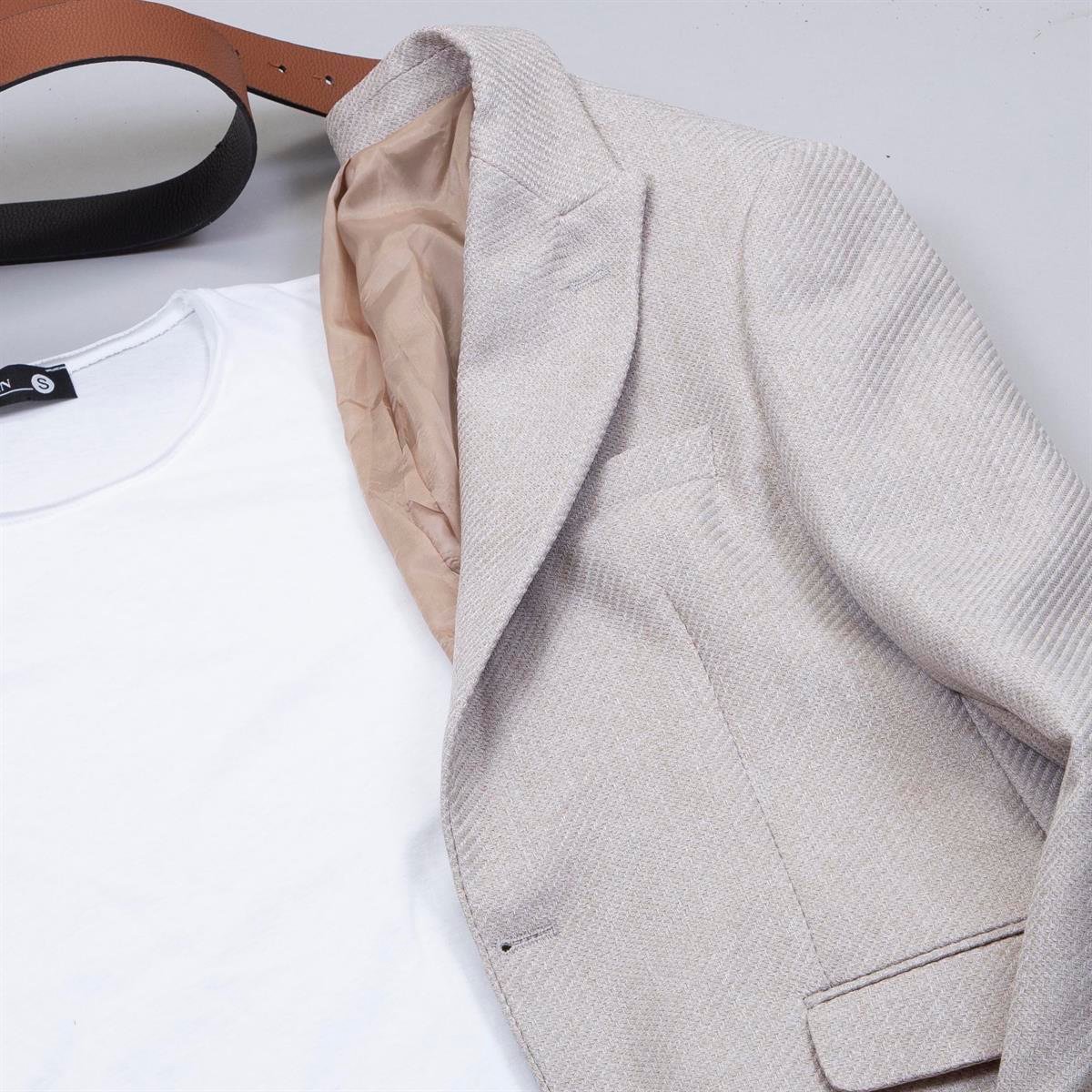 Bej Kırçıllı Blazer Ceket Tişört Pantolon Ayakkabı Kombin