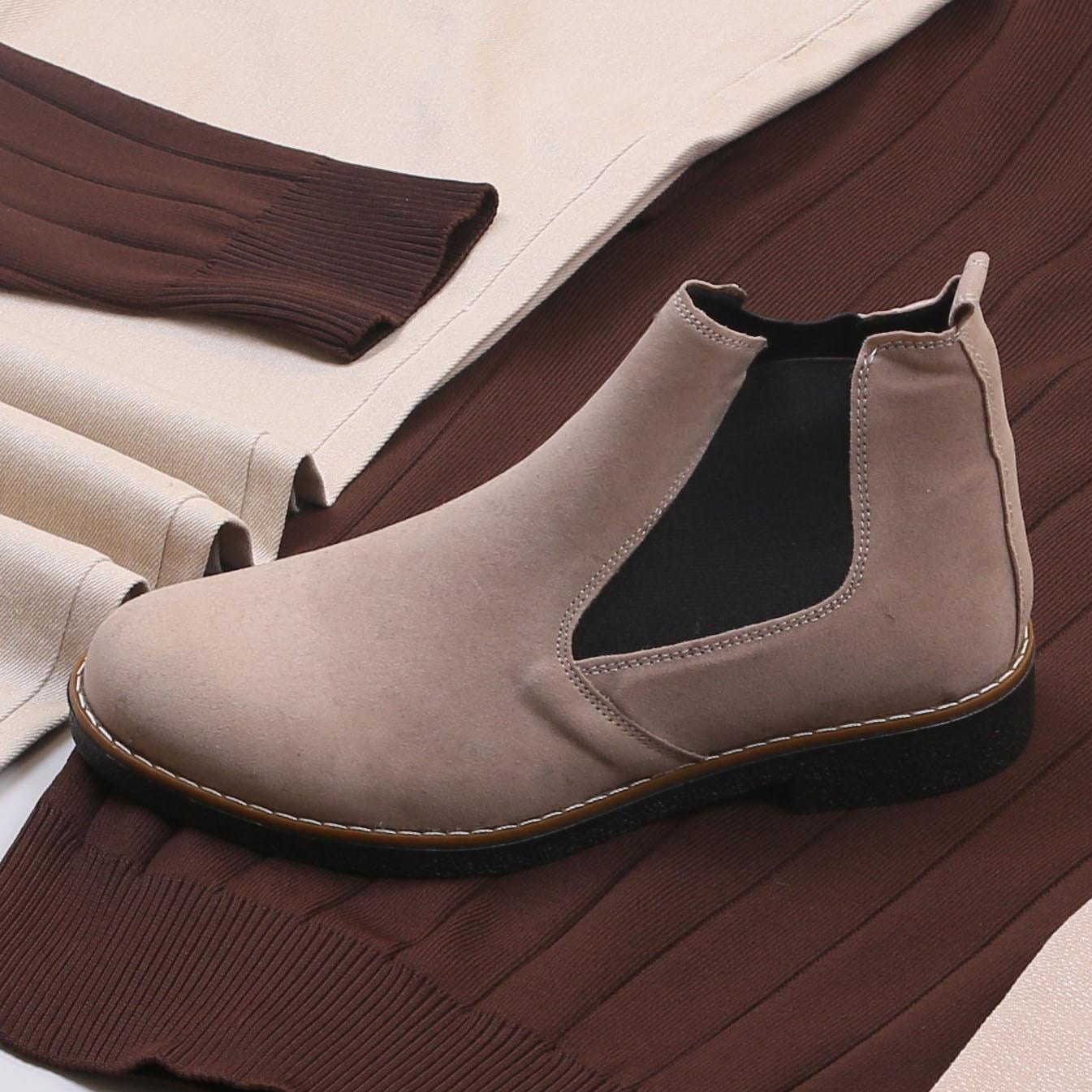 Bej Kırçıllı Blazer Ceket Triko Kazak Pantolon Bot Kombin