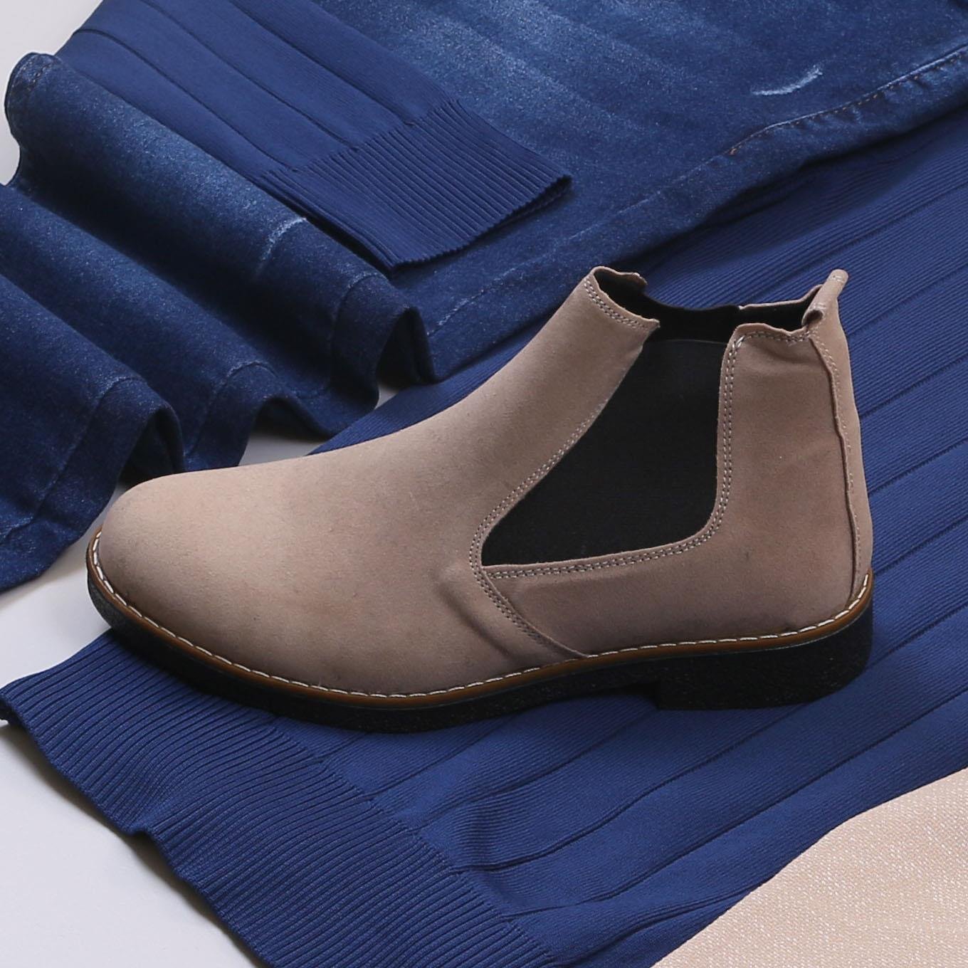 Bej Kırçıllı Blazer Ceket Triko Kazak Pantolon Bot Kombin