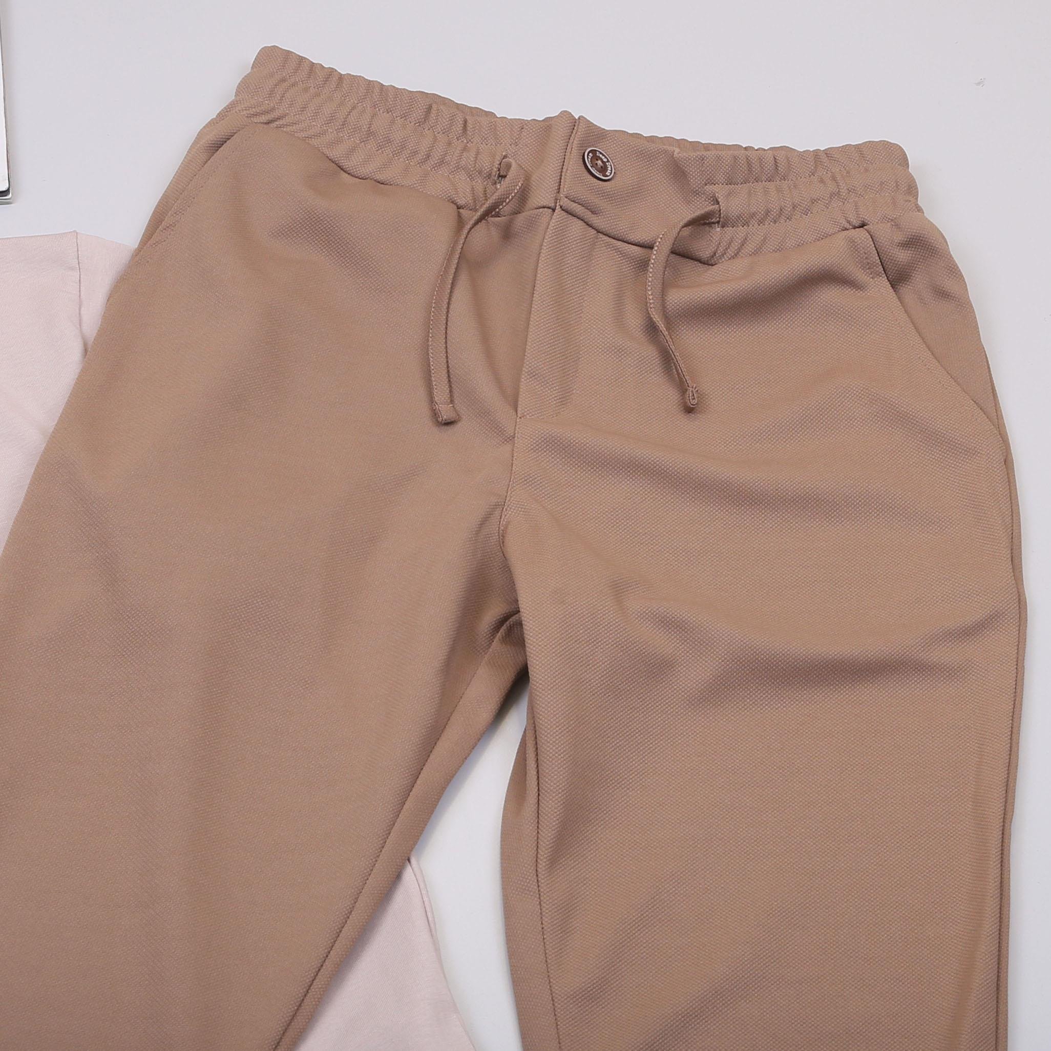 Bej Oversize Tişört Pantolon Ayakkabı Kombin