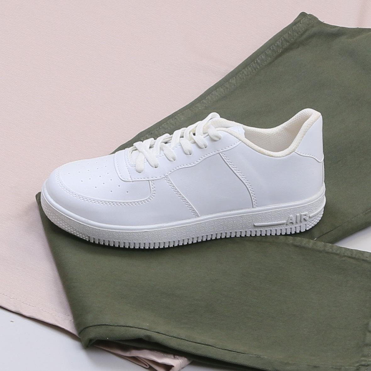 Bej Oversize Tişört Pantolon Ayakkabı Kombin