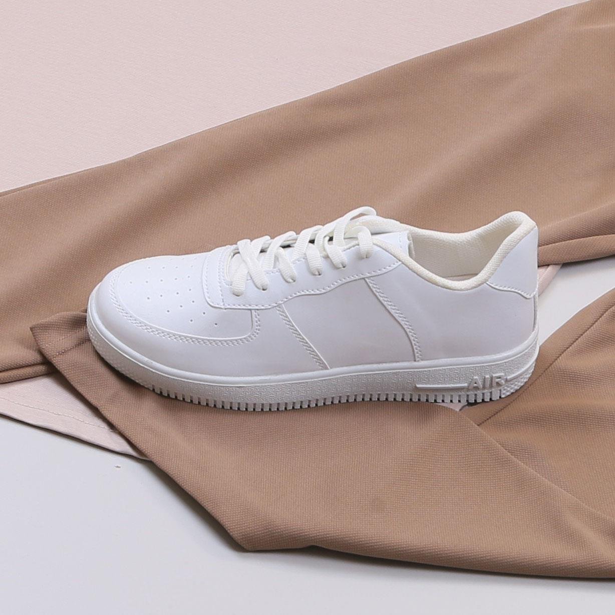 Bej Oversize Tişört Pantolon Ayakkabı Kombin