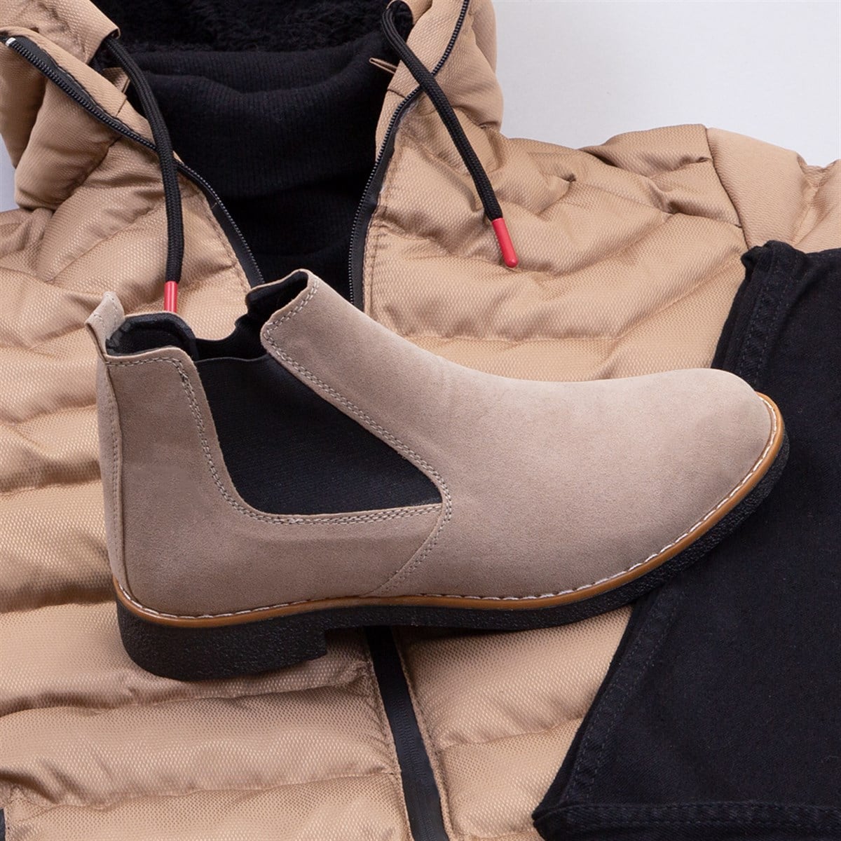 Bej Şişme Mont Boğazlı Kazak Pantolon Bot Kombin