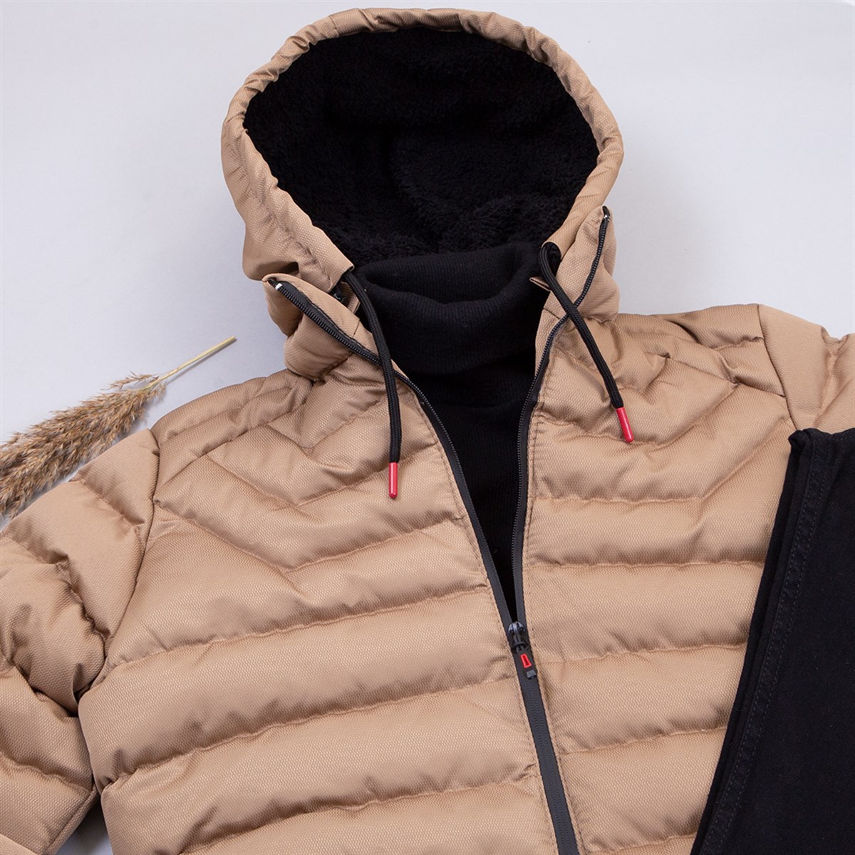 Bej Şişme Mont Boğazlı Kazak Pantolon Bot Kombin