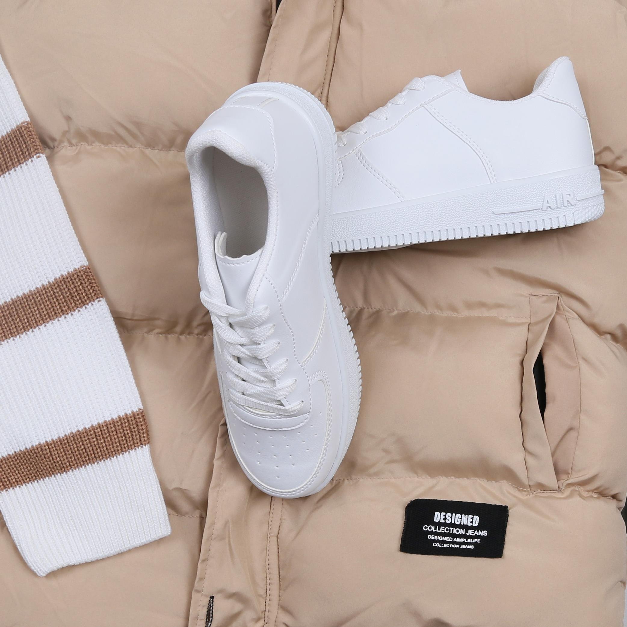 Bej Şişme Yelek Kazak Pantolon Ayakkabı Kombin