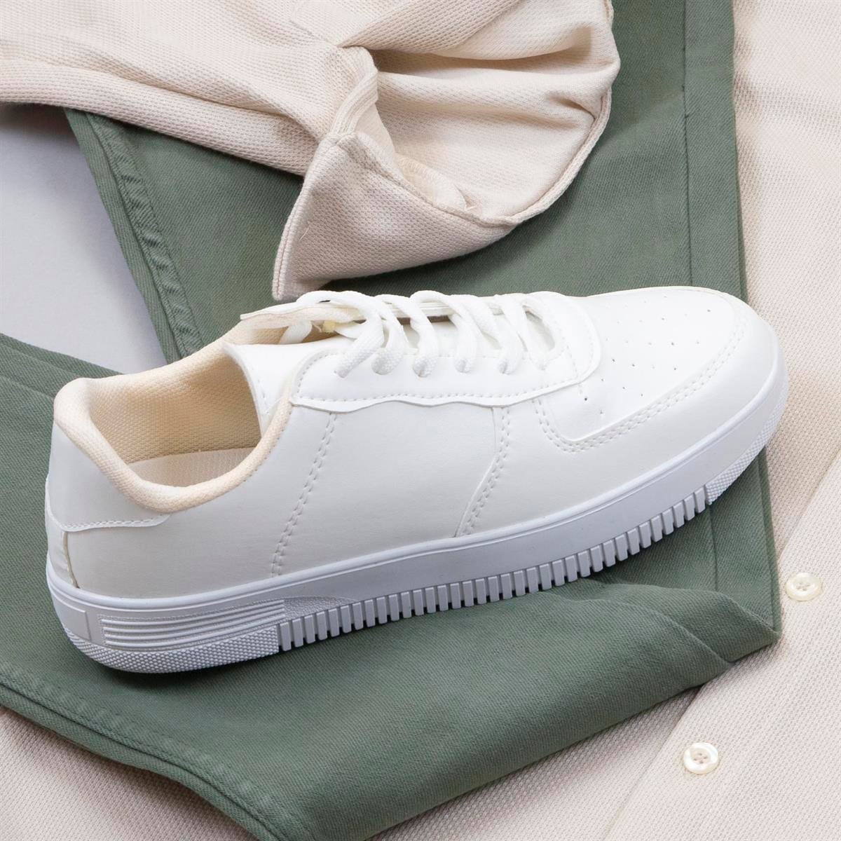 Bej Spor Gömlek Pantolon Ayakkabı Kombin