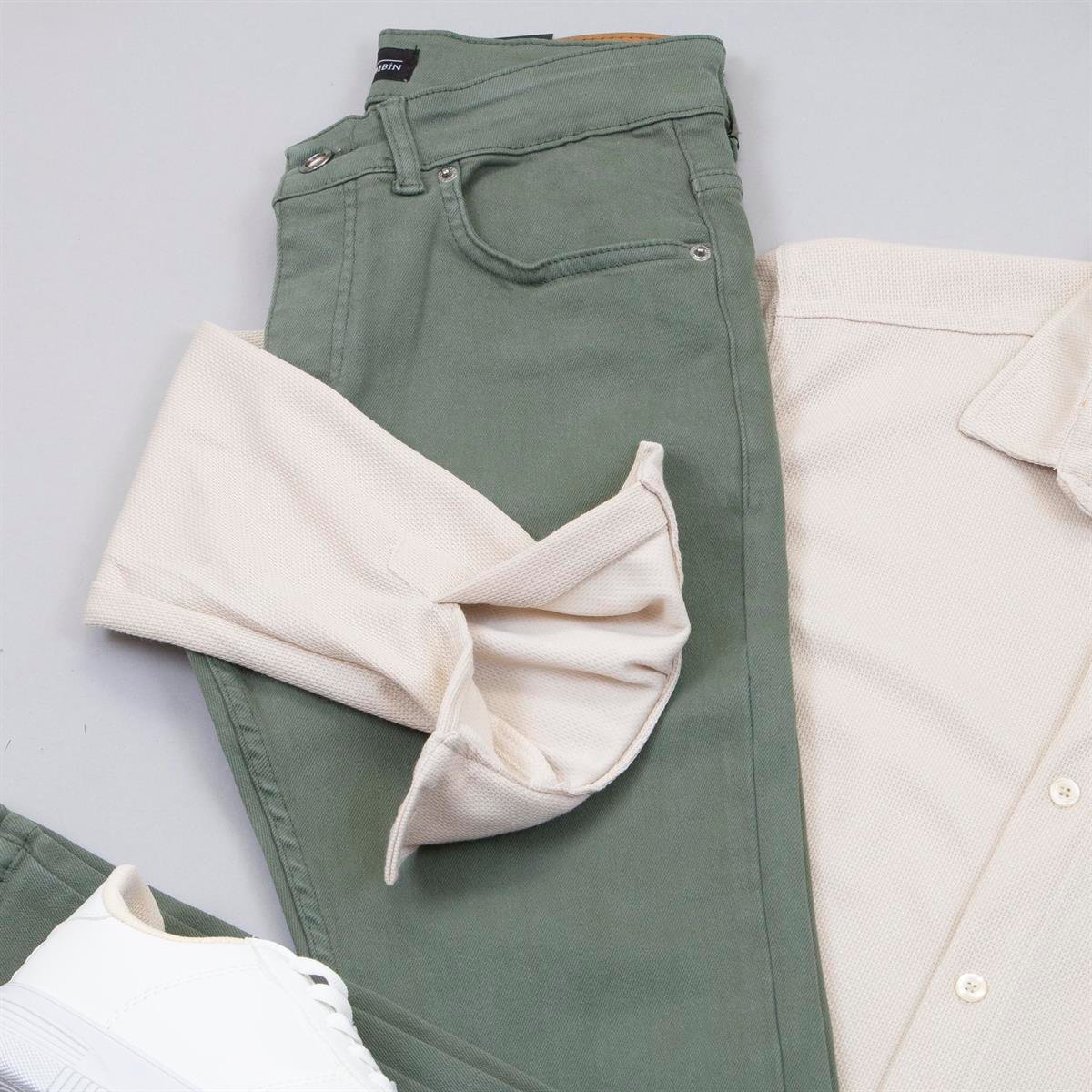 Bej Spor Gömlek Pantolon Ayakkabı Kombin