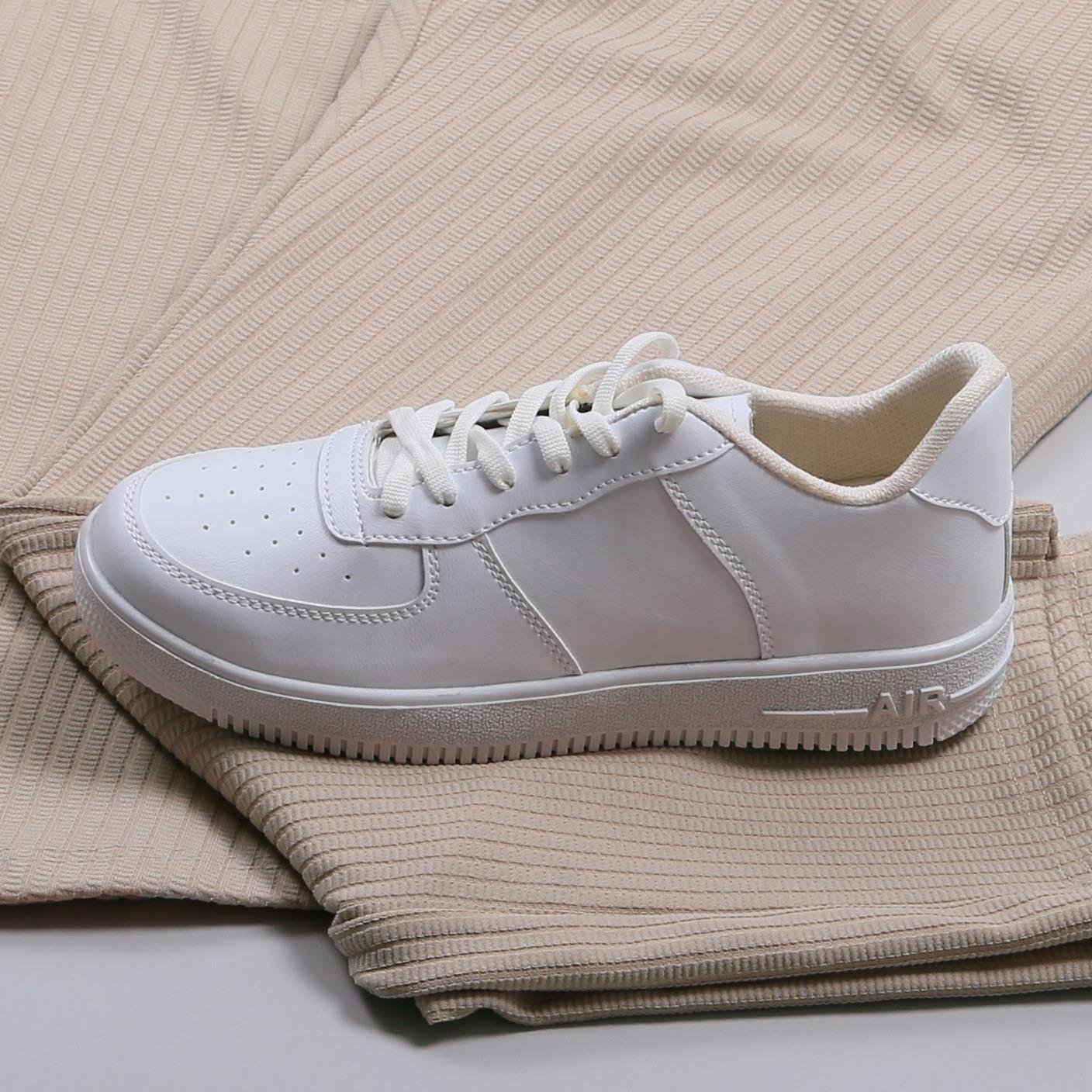 Bej Spor Takım Ayakkabı Kombin