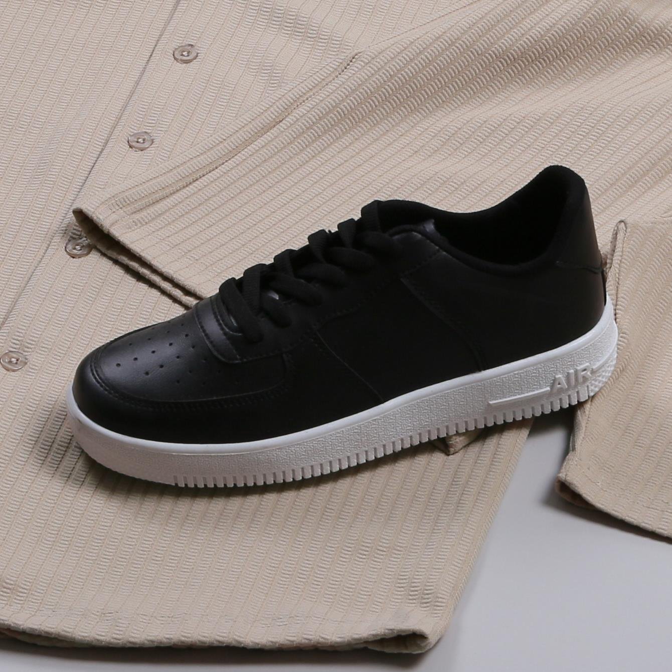 Bej Spor Takım Ayakkabı Kombin