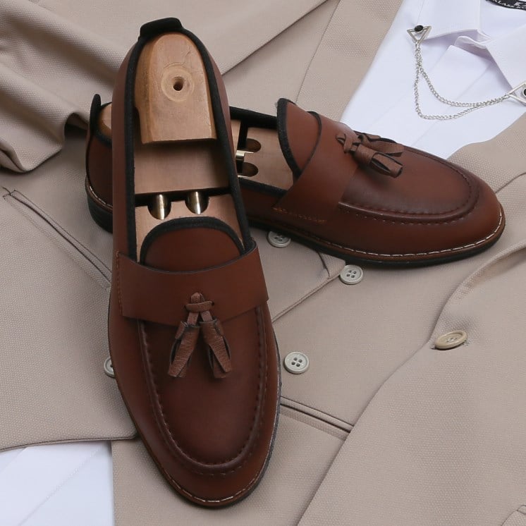 Bej Takım Elbise Beyaz Gömlek  Kombini