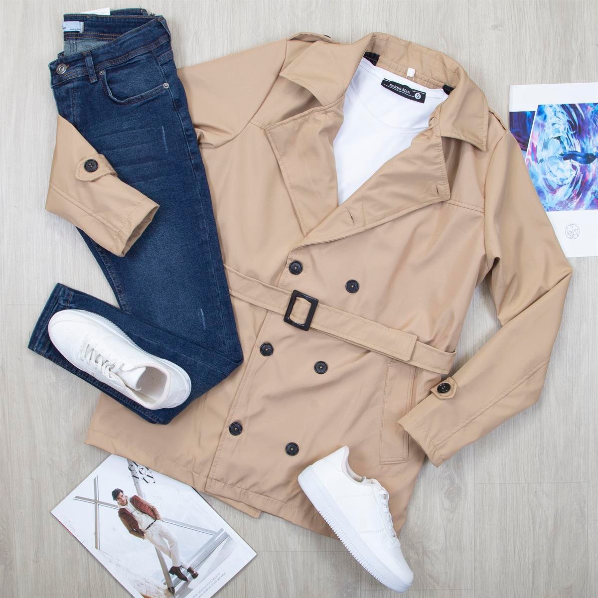 Bej Trençkot Tişört Pantolon Ayakkabı Kombin