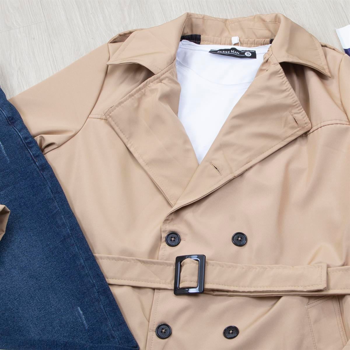 Bej Trençkot Tişört Pantolon Ayakkabı Kombin