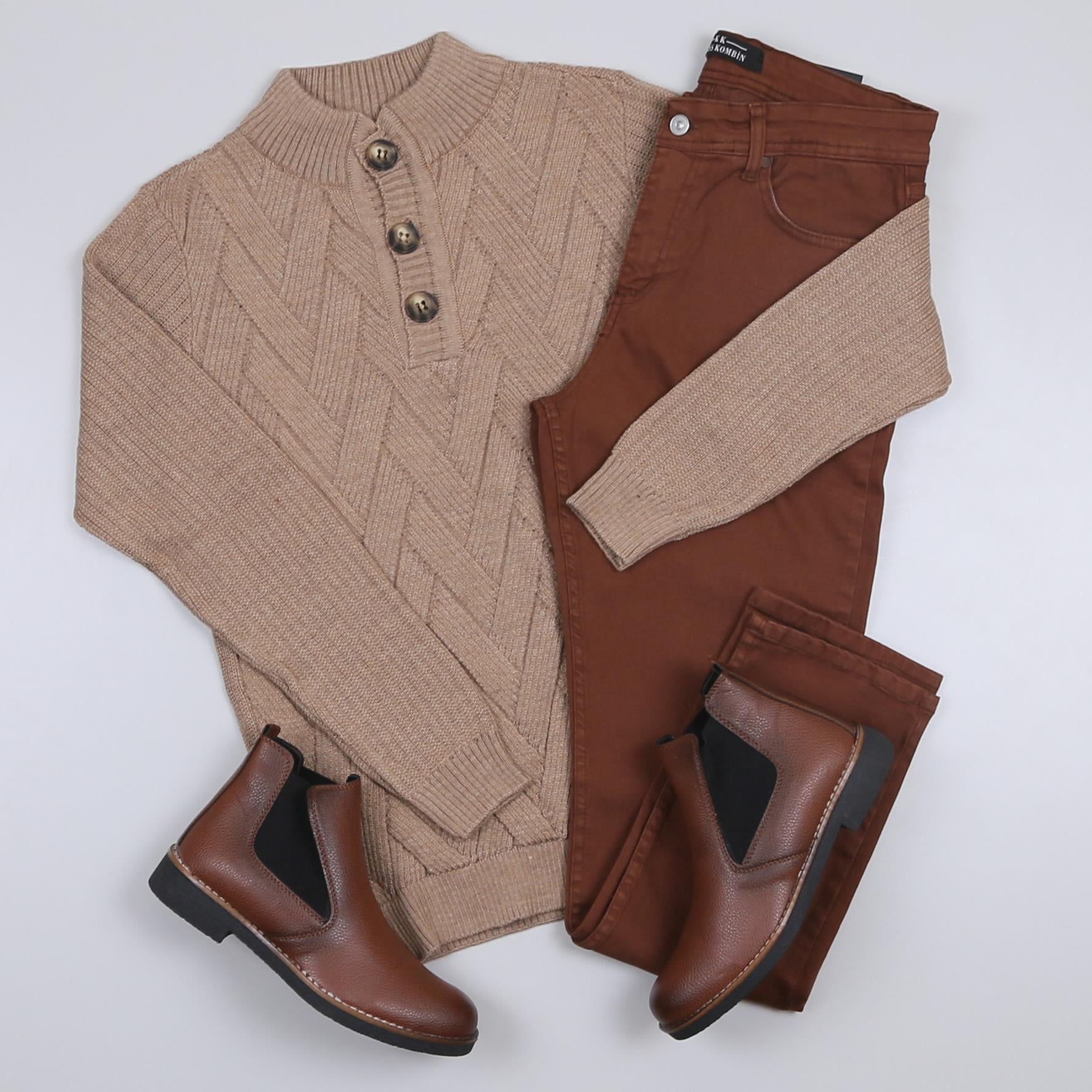 Bej Triko Kazak Kot Pantolon Bot Kombini