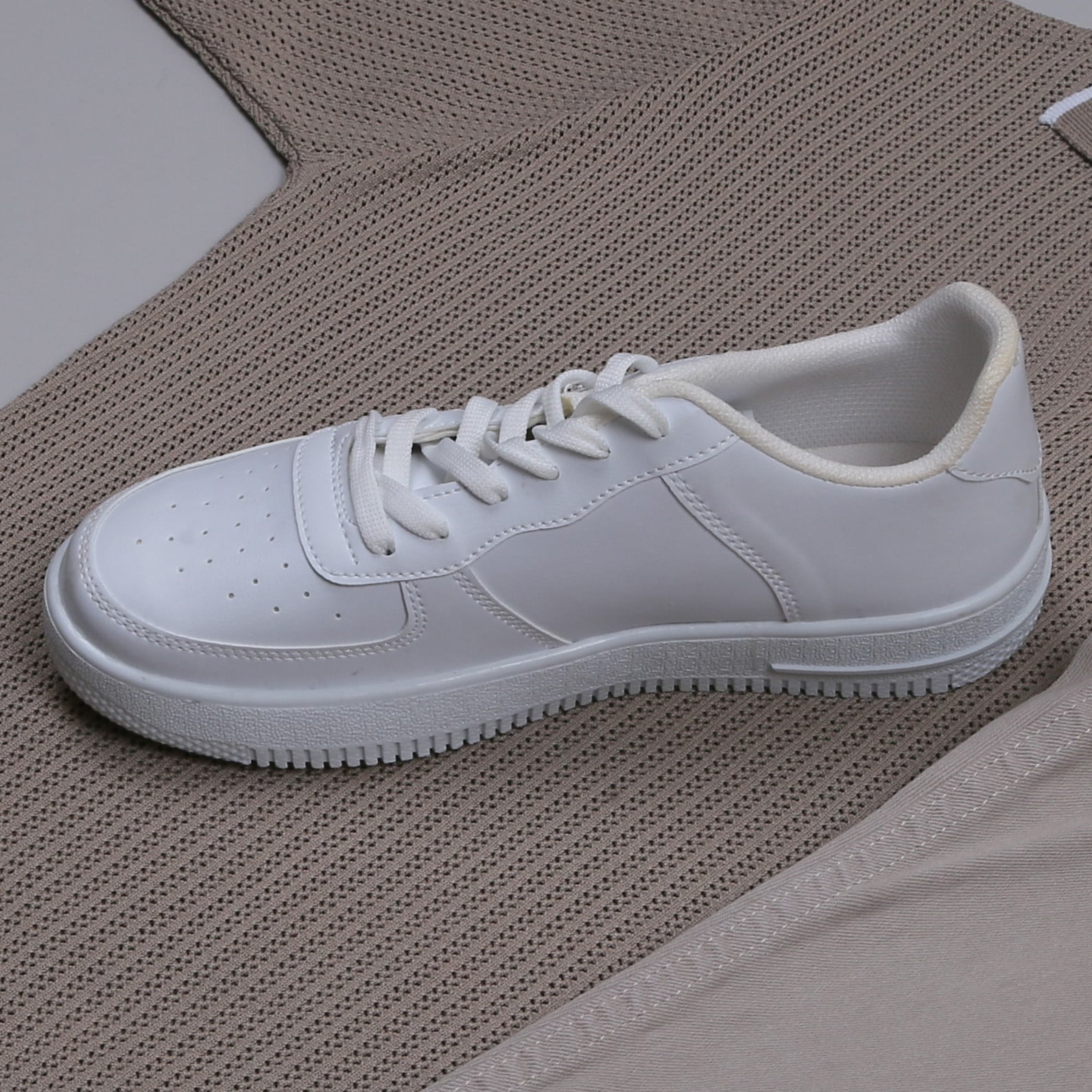 bej Triko Polo Yaka Tişört bej kot pantolon  ayakkabı Kombin