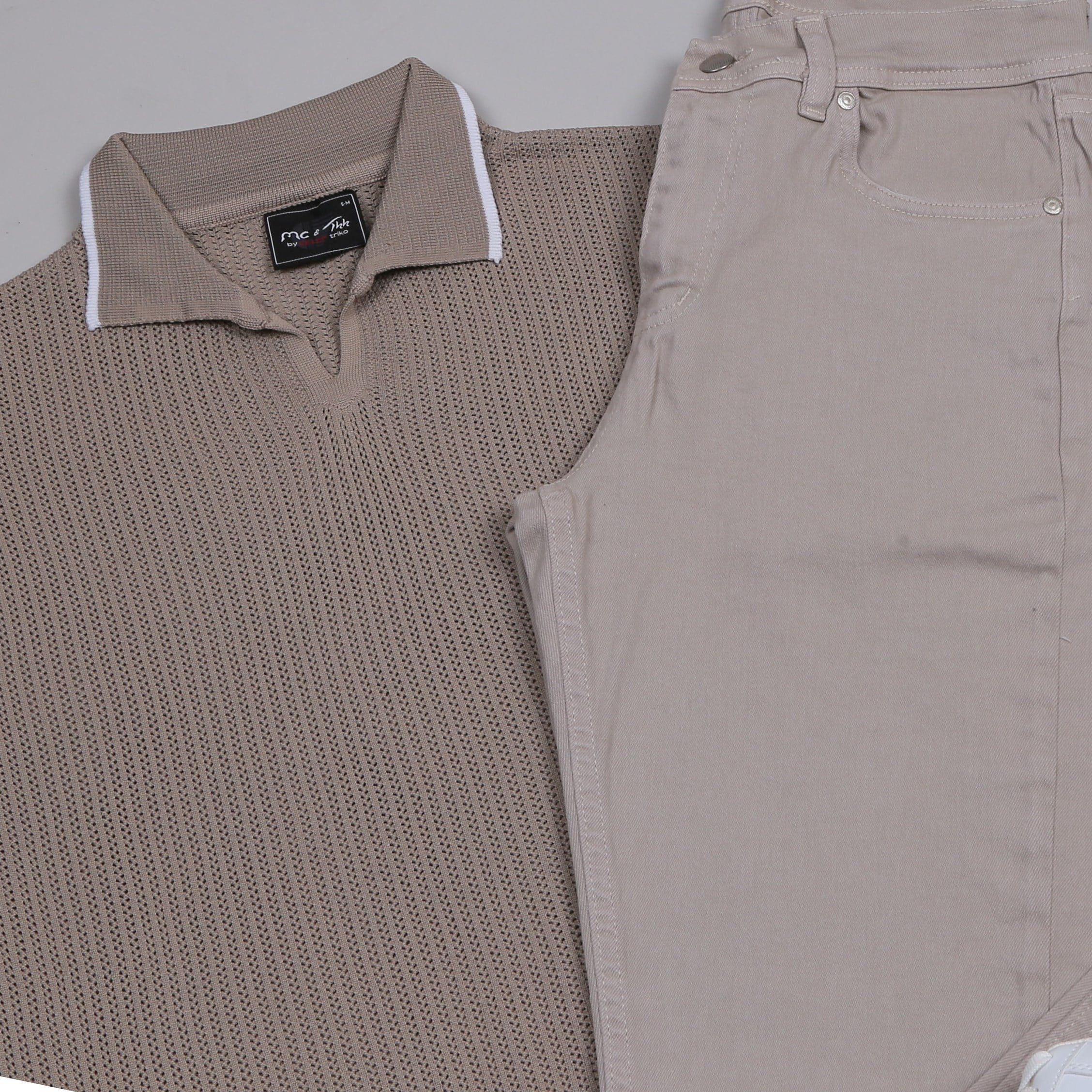 bej Triko Polo Yaka Tişört bej kot pantolon  ayakkabı Kombin