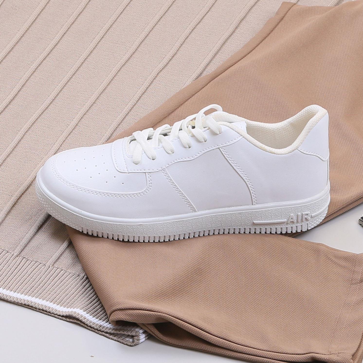 Bej Triko Polo Yaka Tişört Pantolon Ayakkabı Kombin