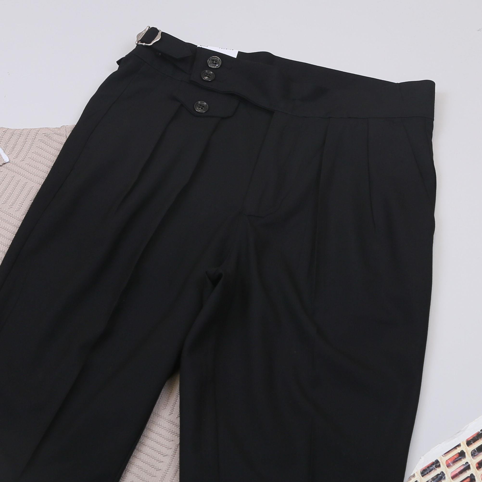 Bej Triko Polo Yaka Tişört Pileli Pantolon Ayakkabı Kombin