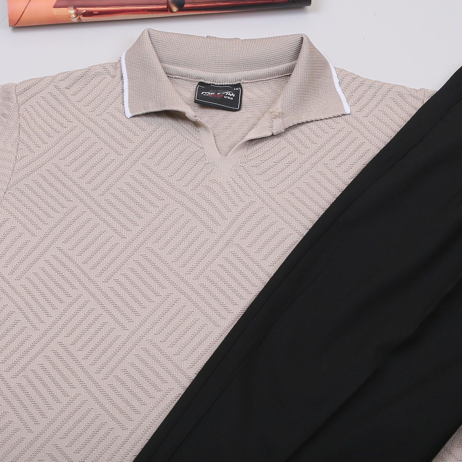 Bej Triko Polo Yaka Tişört Pileli Pantolon Ayakkabı Kombin